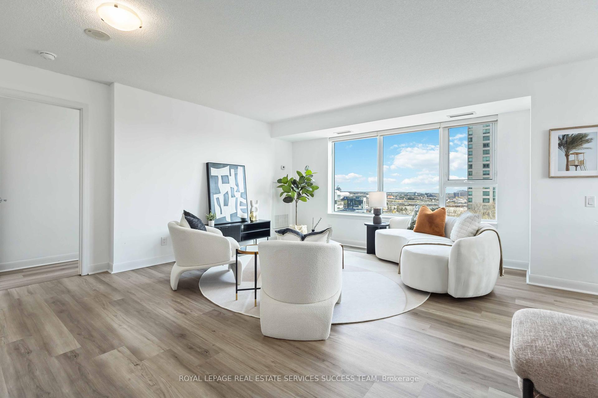 2 Bedrooms Condo at 25 Town Centre,  Toronto For sale
