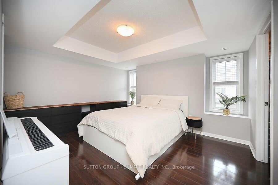 3 Bedrooms Condo at 633 DUNDAS,  Mississauga For sale