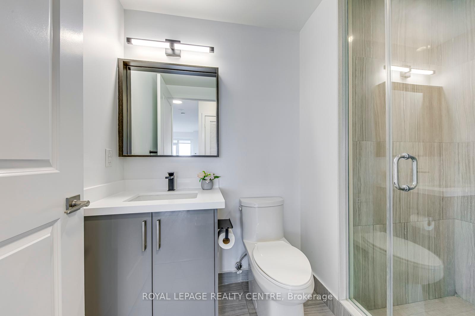 2 Bedrooms Condo at 4633 Glen Erin, Mississauga For sale