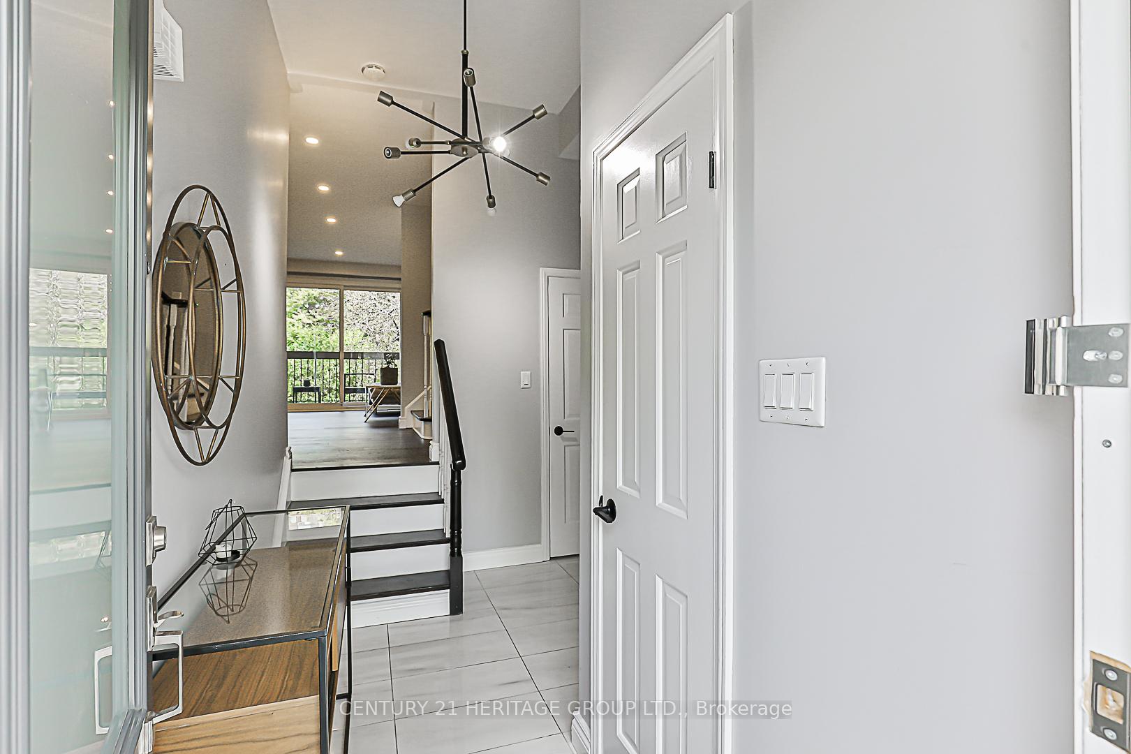 3 Bedrooms Condo at 4 Vale Carse,  Toronto For sale