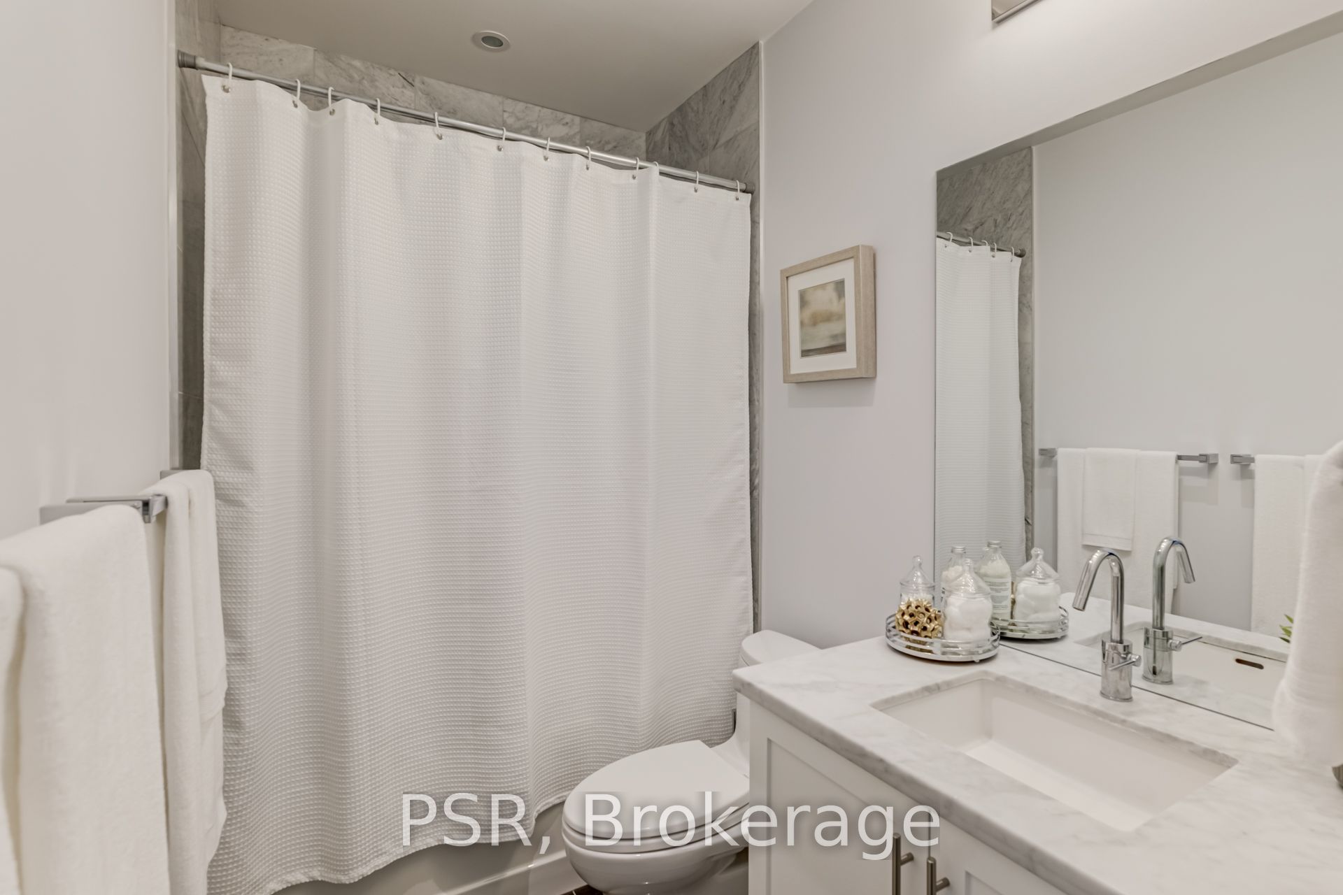 29 Queens Quay E, #627