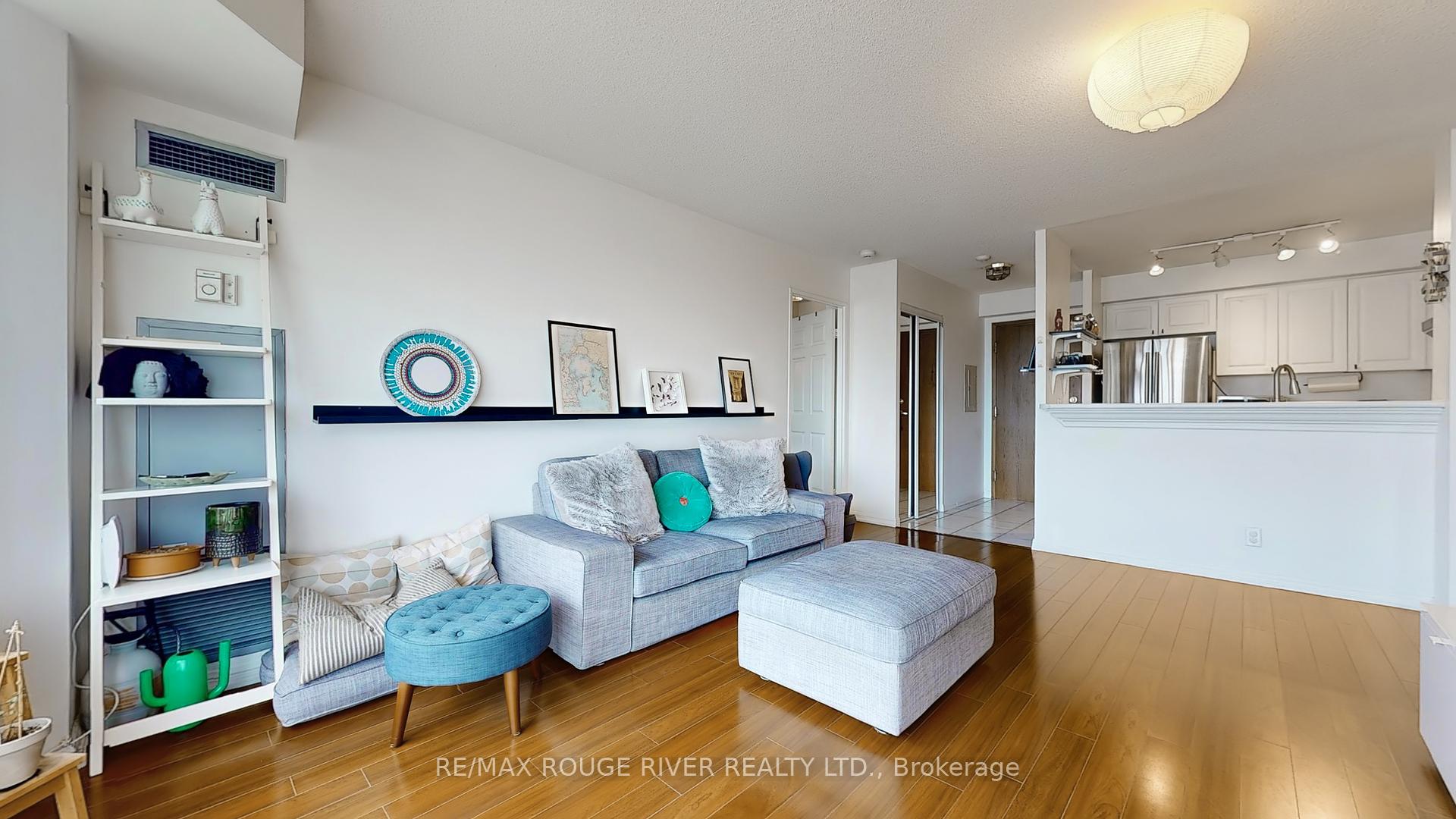 2 Bedrooms Condo at 11 Lee Centre, Toronto For sale