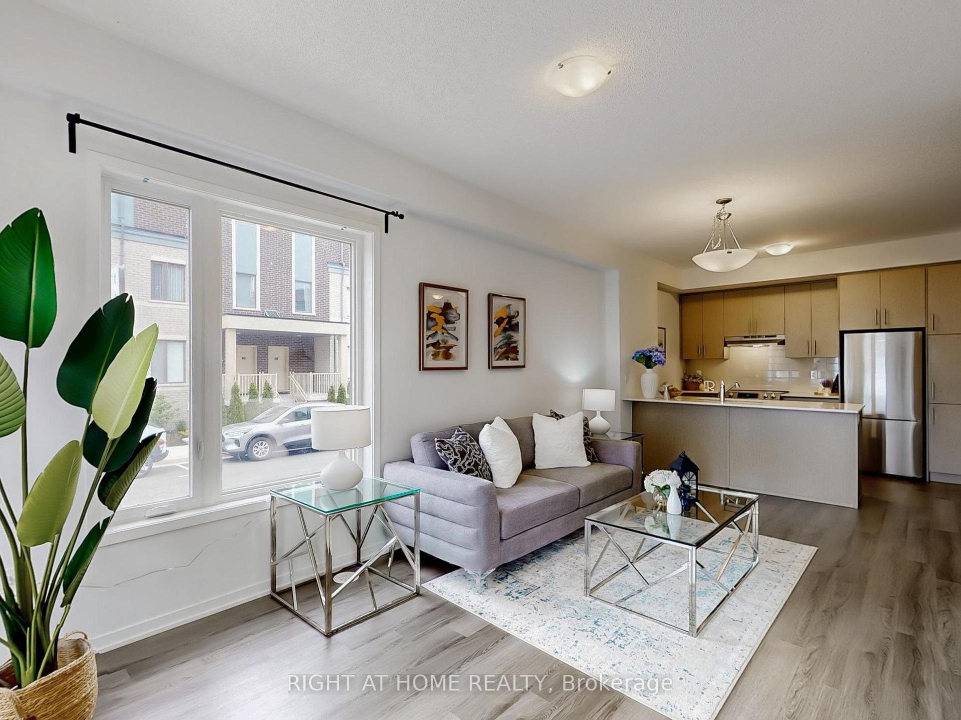 2 Bedrooms Condo at 20 Lloyd Janes, Toronto For sale
