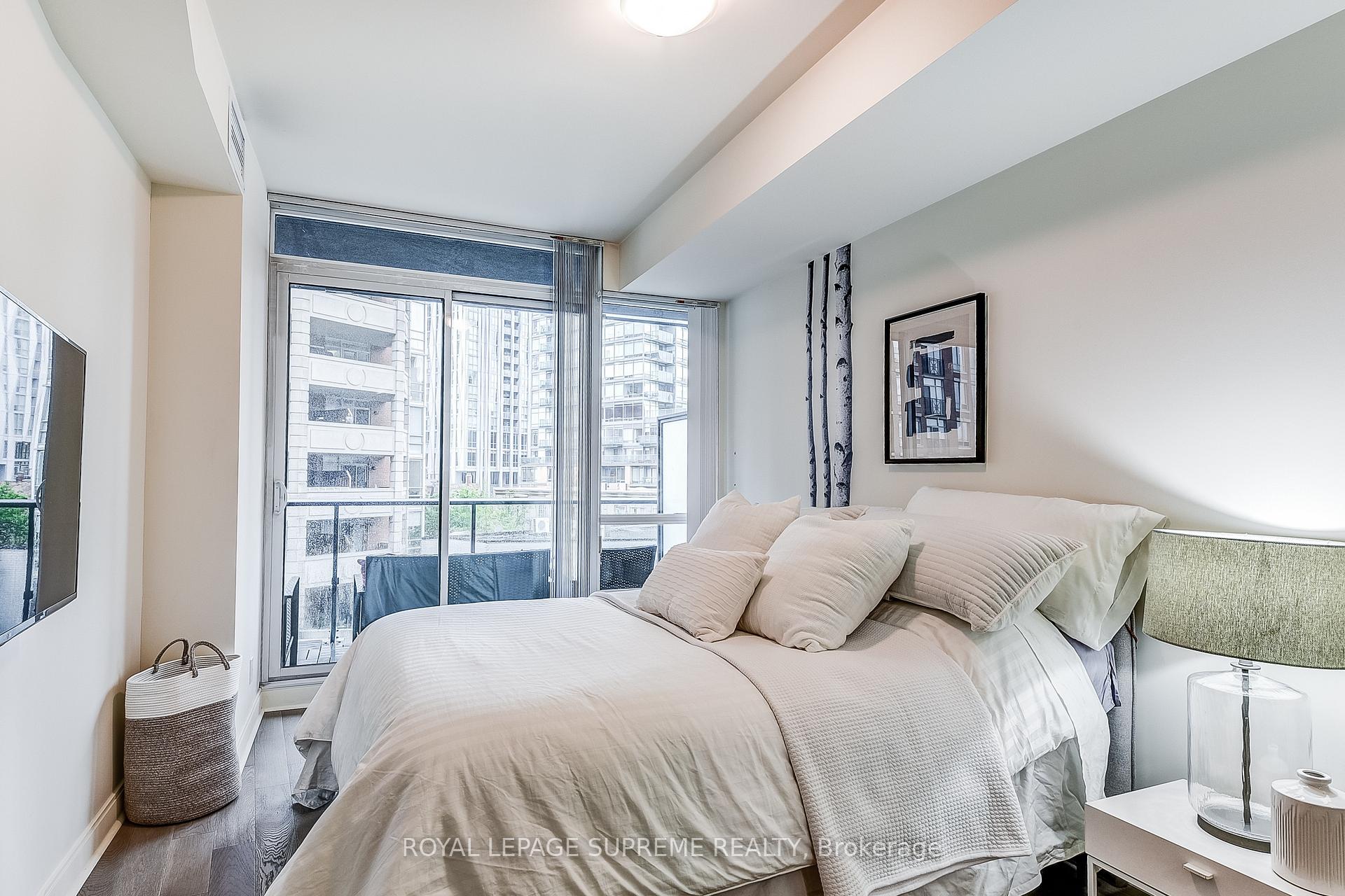 2 Bedrooms Condo at 825 Church, Toronto For sale