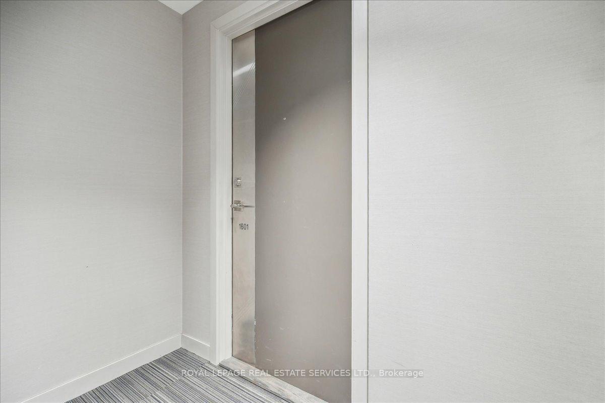 2 Bedrooms Condo at 2081 Fairview, Burlington For sale