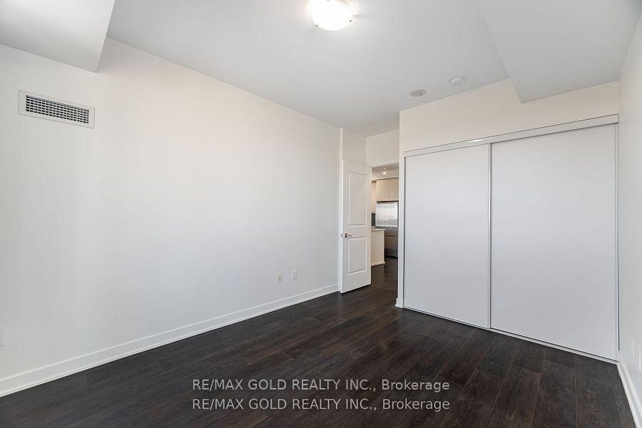 2 Bedrooms Condo at 4633 Glen Erin, Mississauga For sale