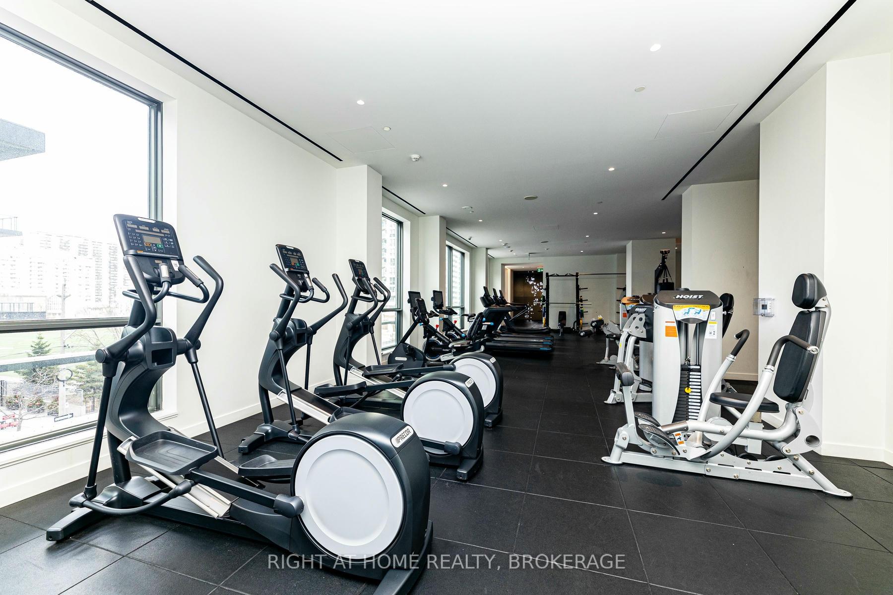 2 Bedrooms Condo at 39 Roehampton, Toronto For sale