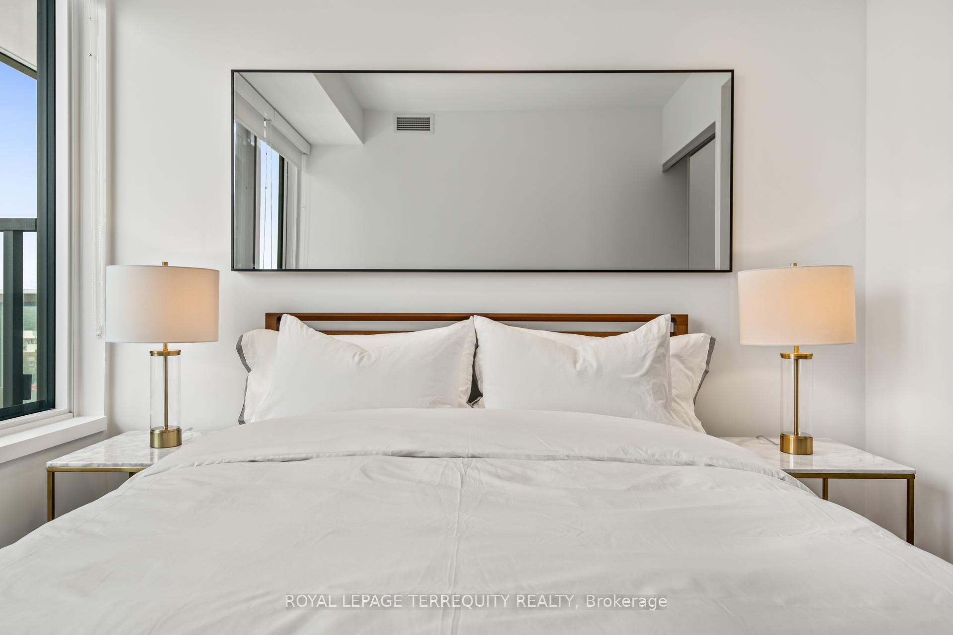 3 Bedrooms Condo at 1926 Lake Shore, Toronto For sale