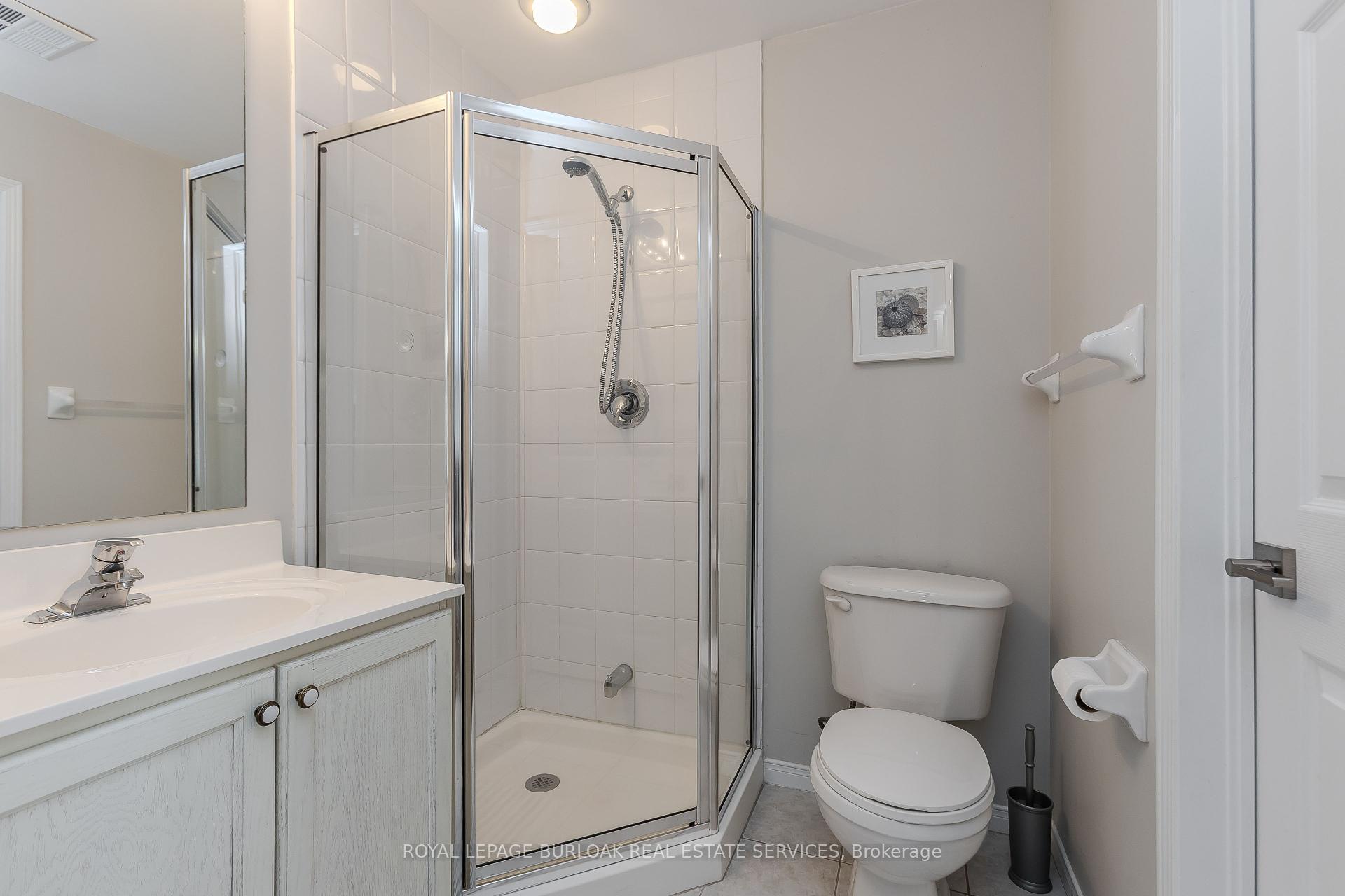 2 Bedrooms Condo at 2085 Amherst Heights, Burlington For sale