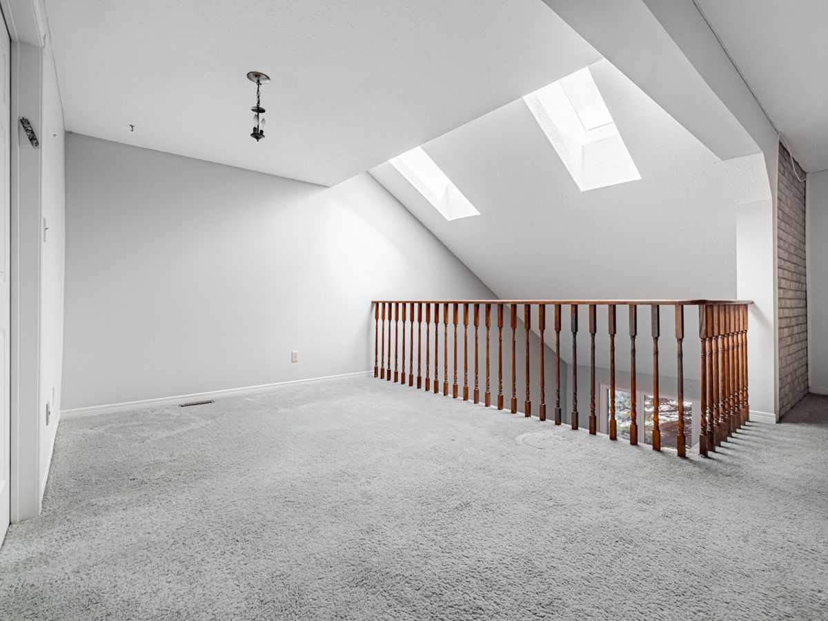 18 Finlayson Court W
