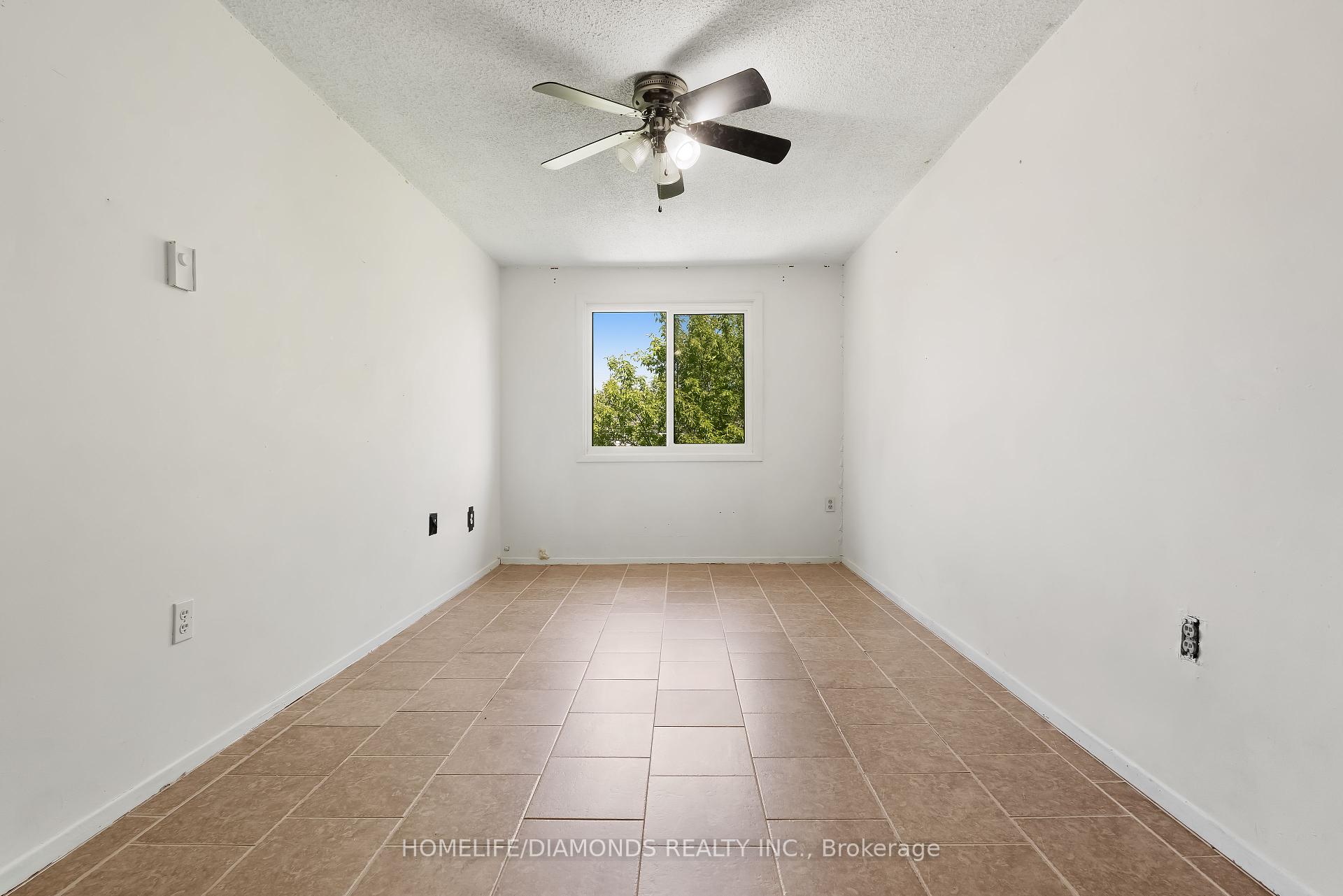 3 Bedrooms Condo at 262 KENORA, Hamilton For sale