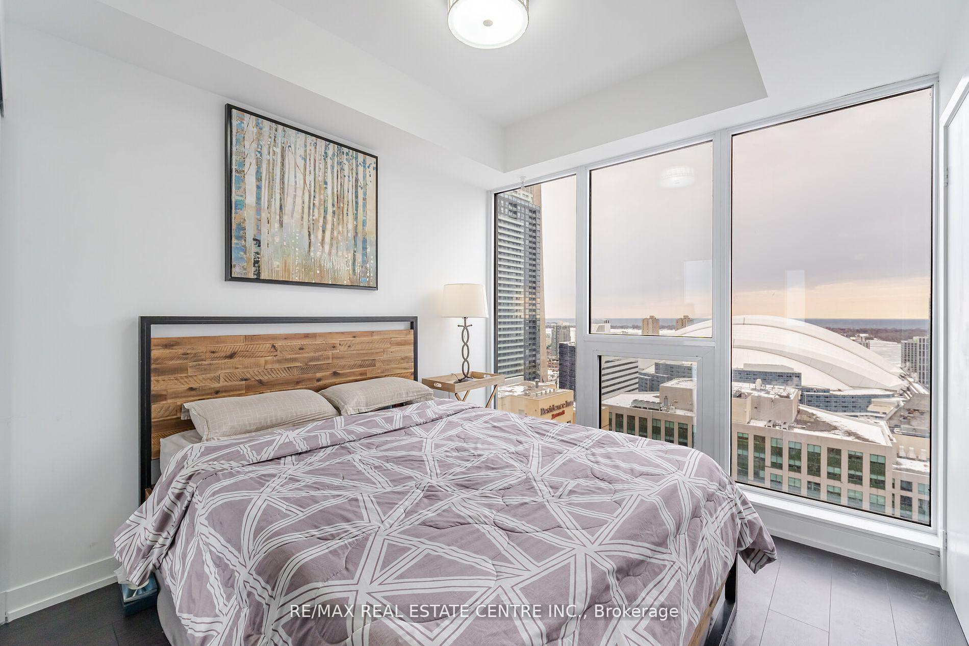2 Bedrooms Condo at 55 Mercer,  Toronto For sale