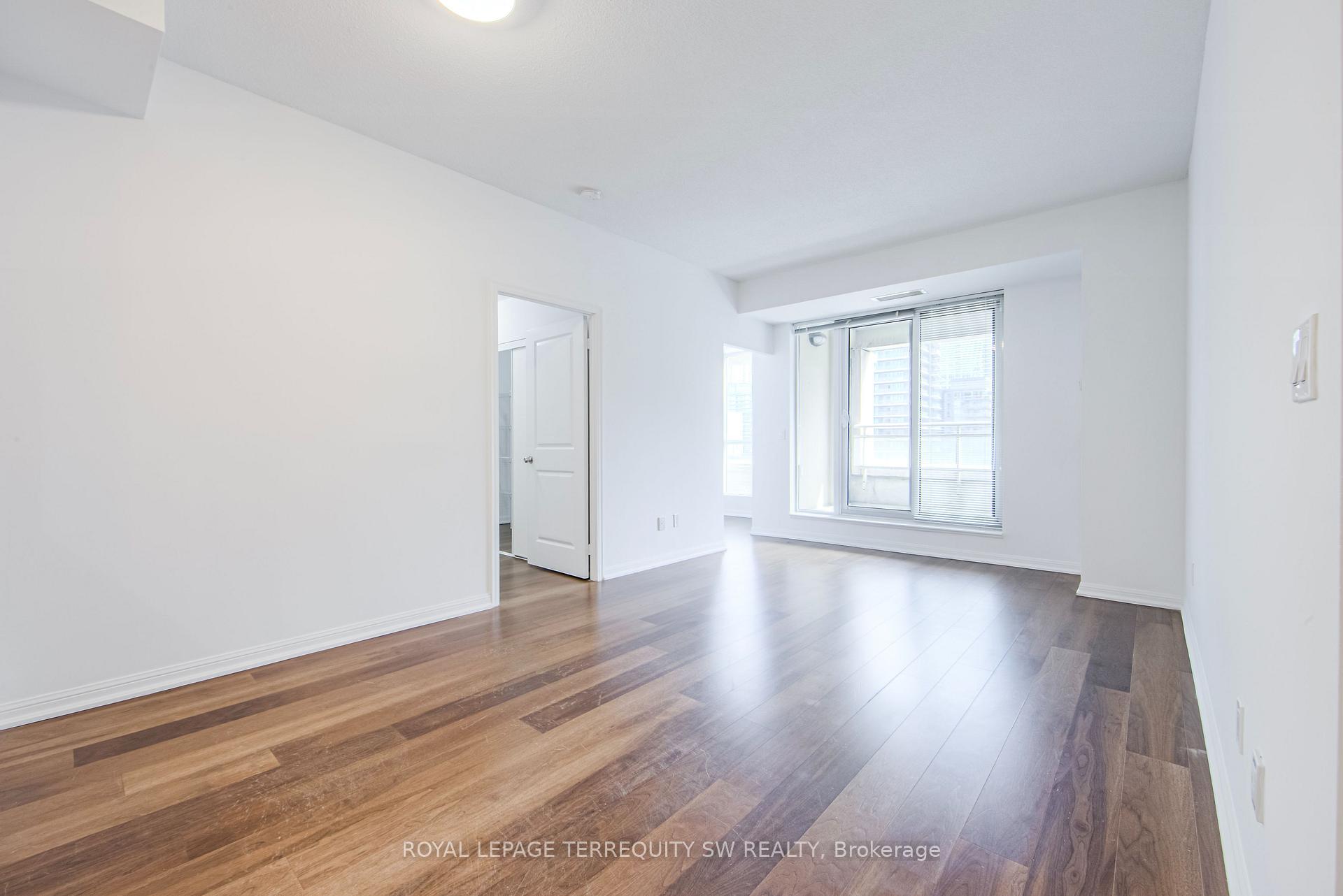 3 Bedrooms Condo at 628 Fleet, Toronto For sale