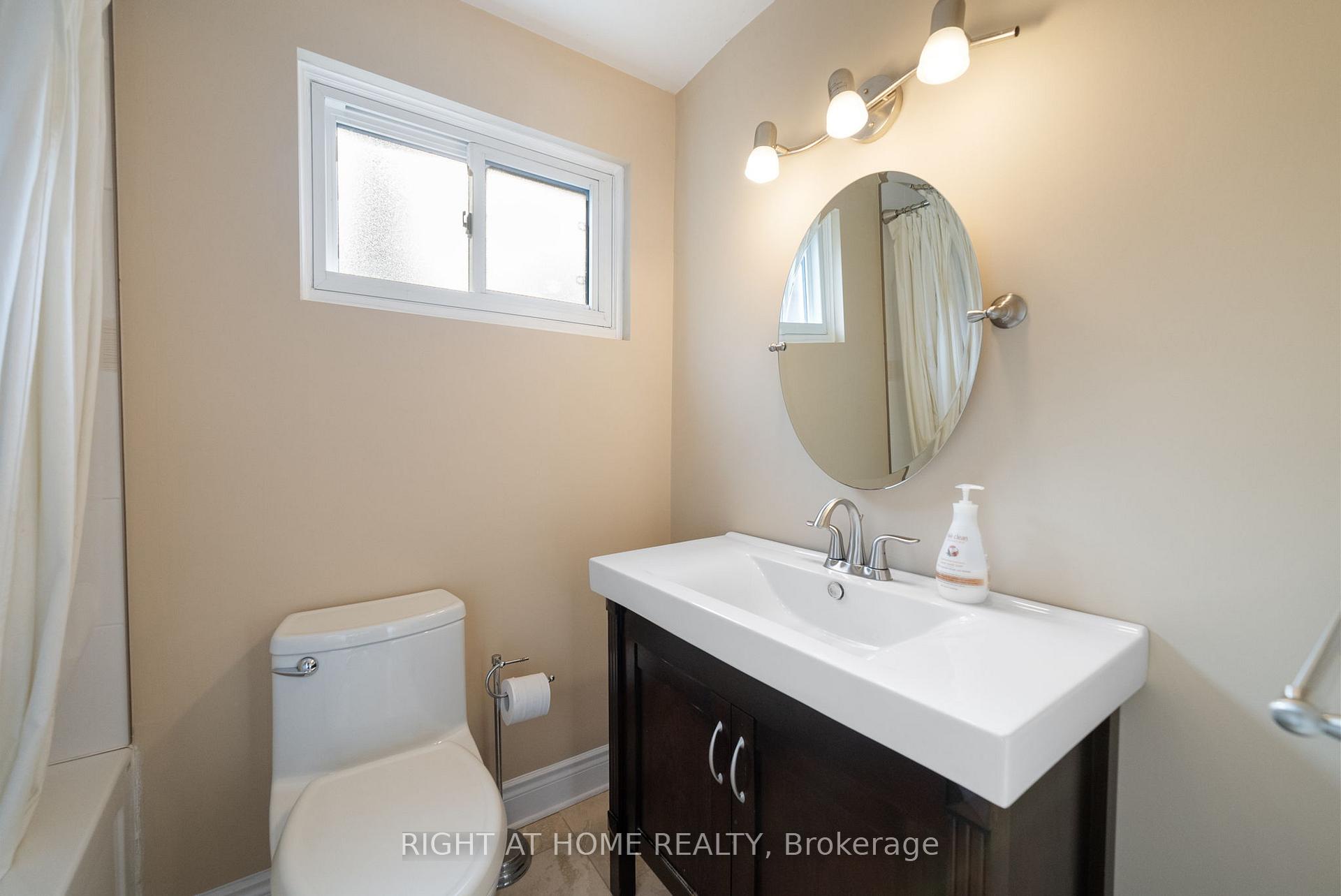 3 Bedrooms Condo at 121 Centennial, Toronto For sale