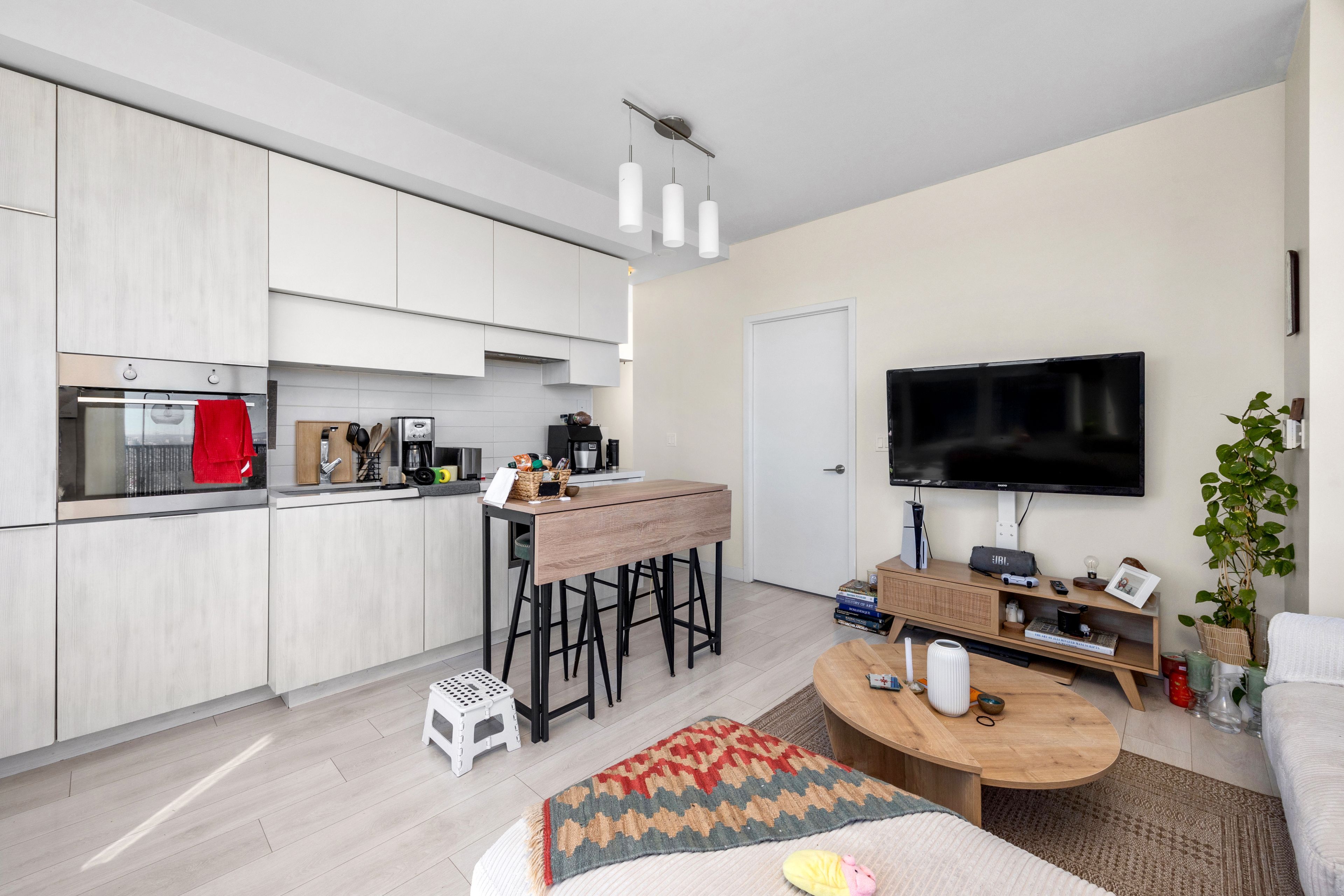 8 Eglinton Avenue E 5807