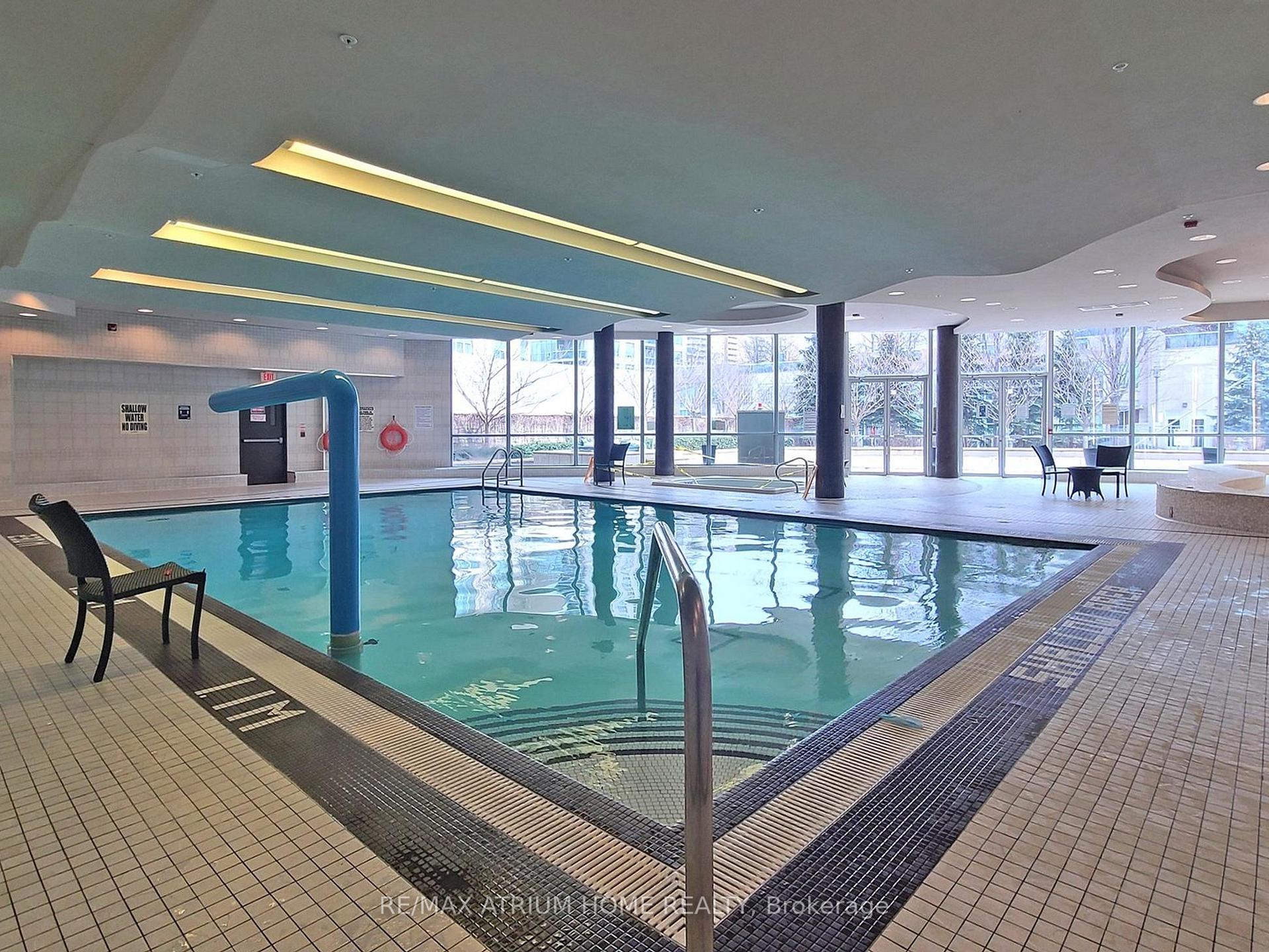 2 Bedrooms Condo at 80 Absolute, Mississauga For sale