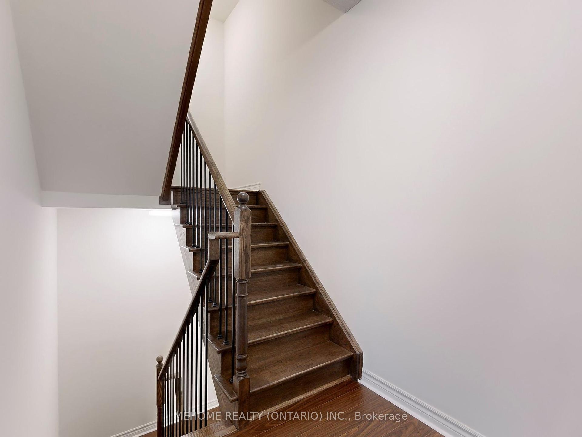 3 Bedrooms Condo at 7 Brighton, Vaughan For sale