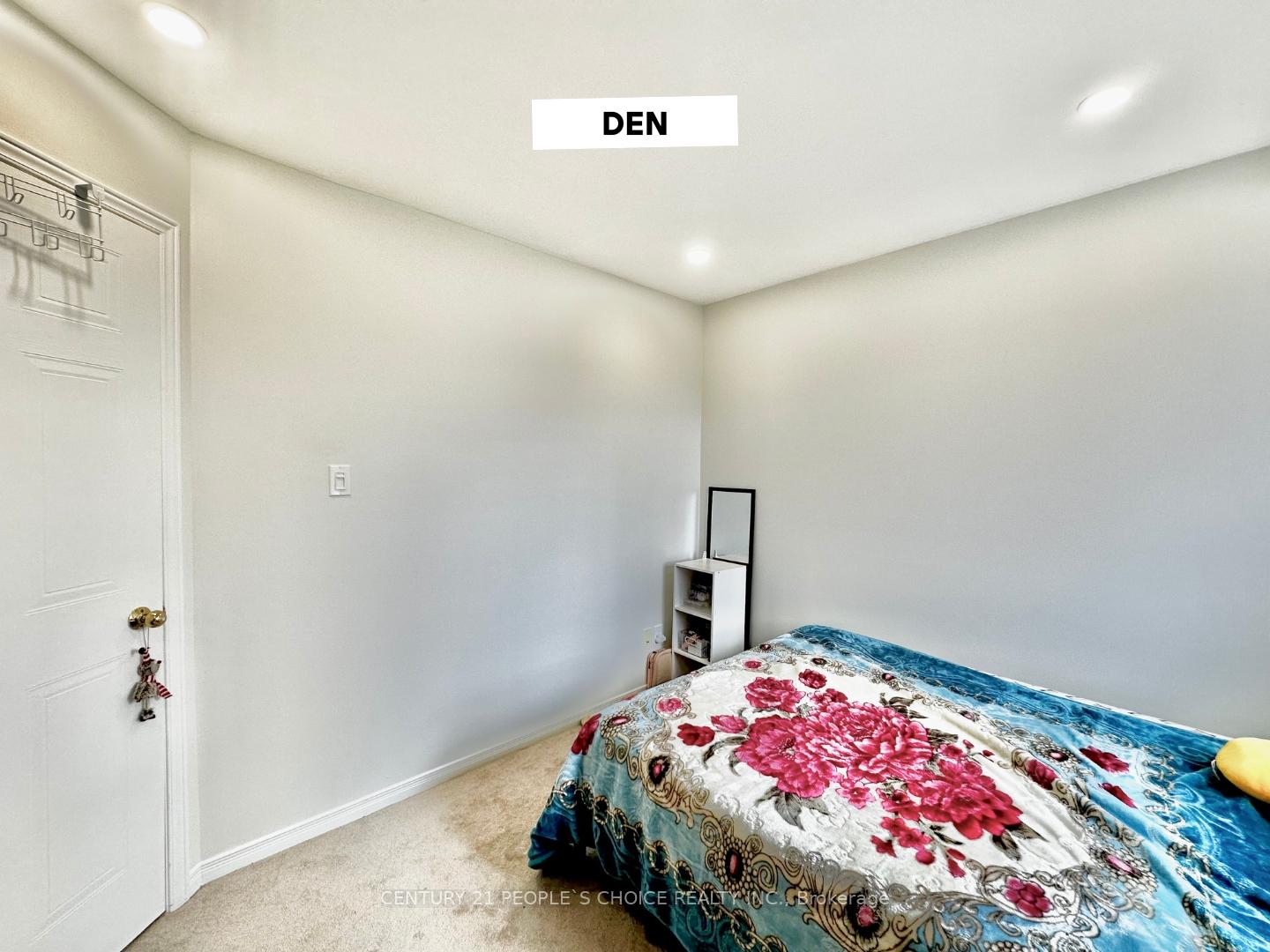 3 Bedrooms Condo at 2530 Northampton, Burlington For sale