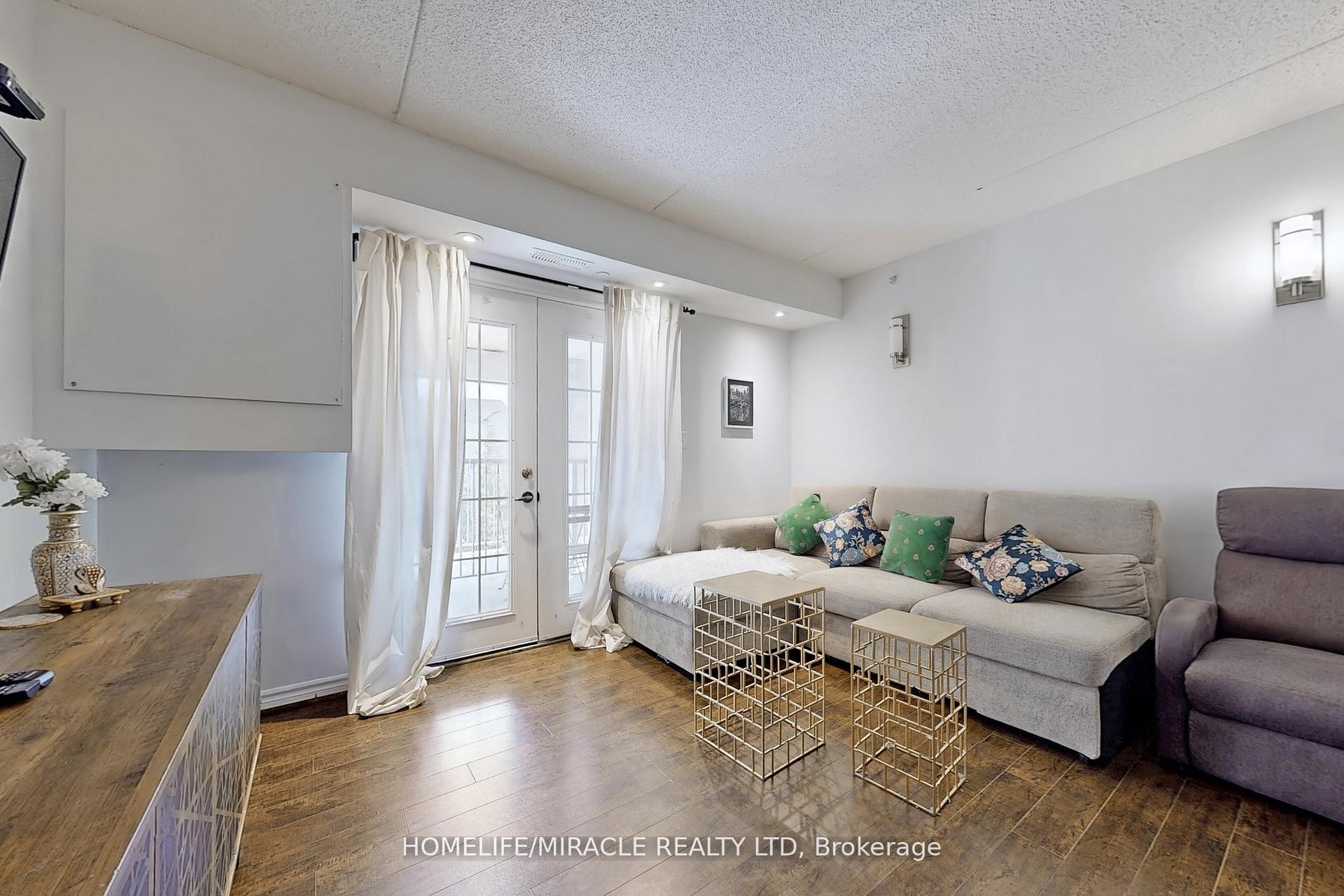 2 Bedrooms Condo at 1440 Bishops, Oakville For sale