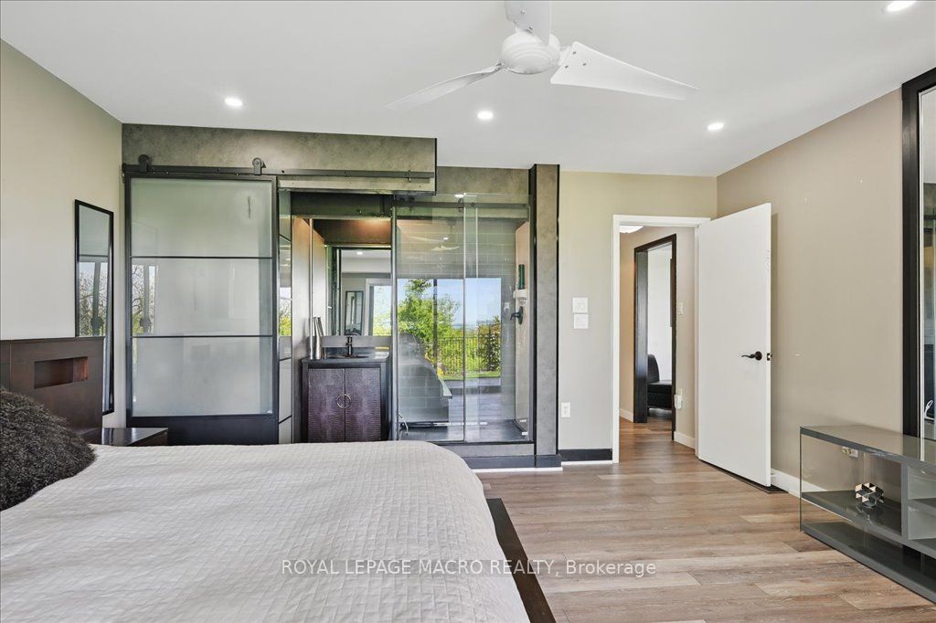 33 Leslie Drive