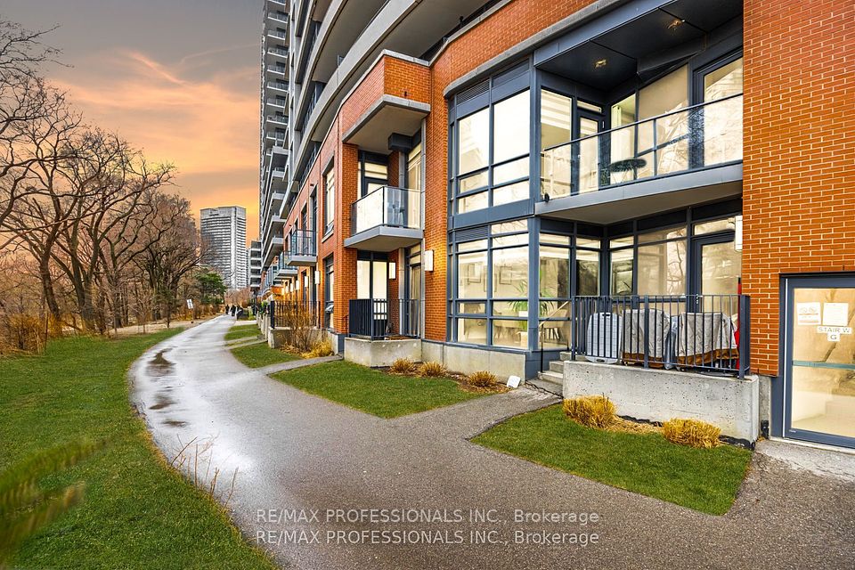 2212 Lake Shore
