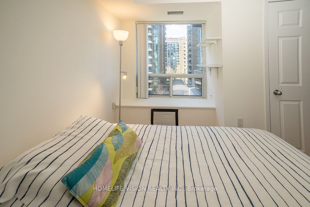 35 Finch Avenue E, #703