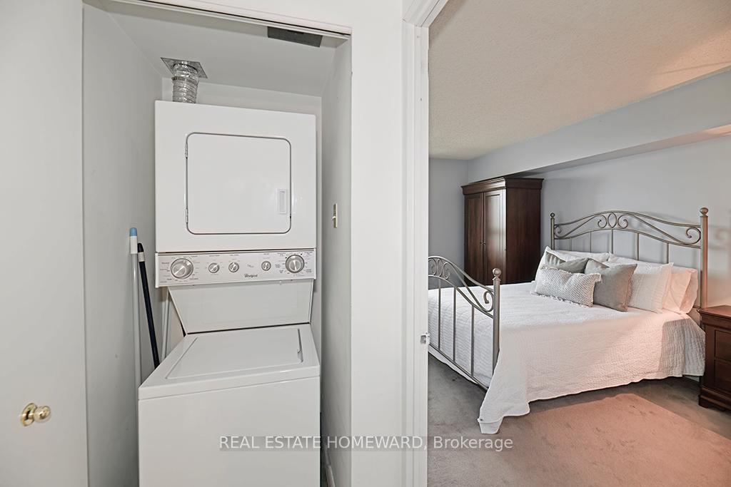 1 Bedroom Condo at 4 Park Vista, Toronto For sale