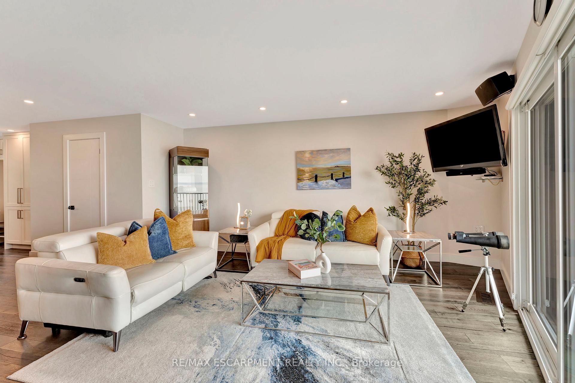 1 Bedroom Condo at 2136 Old Lakeshore, Burlington For sale