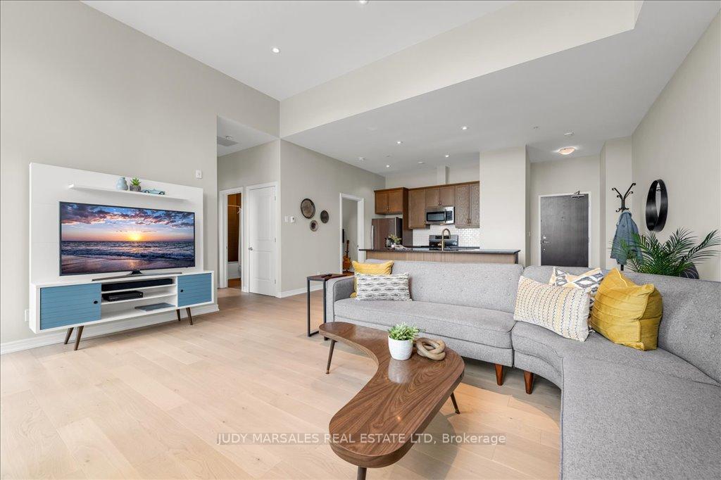 2 Bedrooms Condo at 50 Murray,  Hamilton For sale