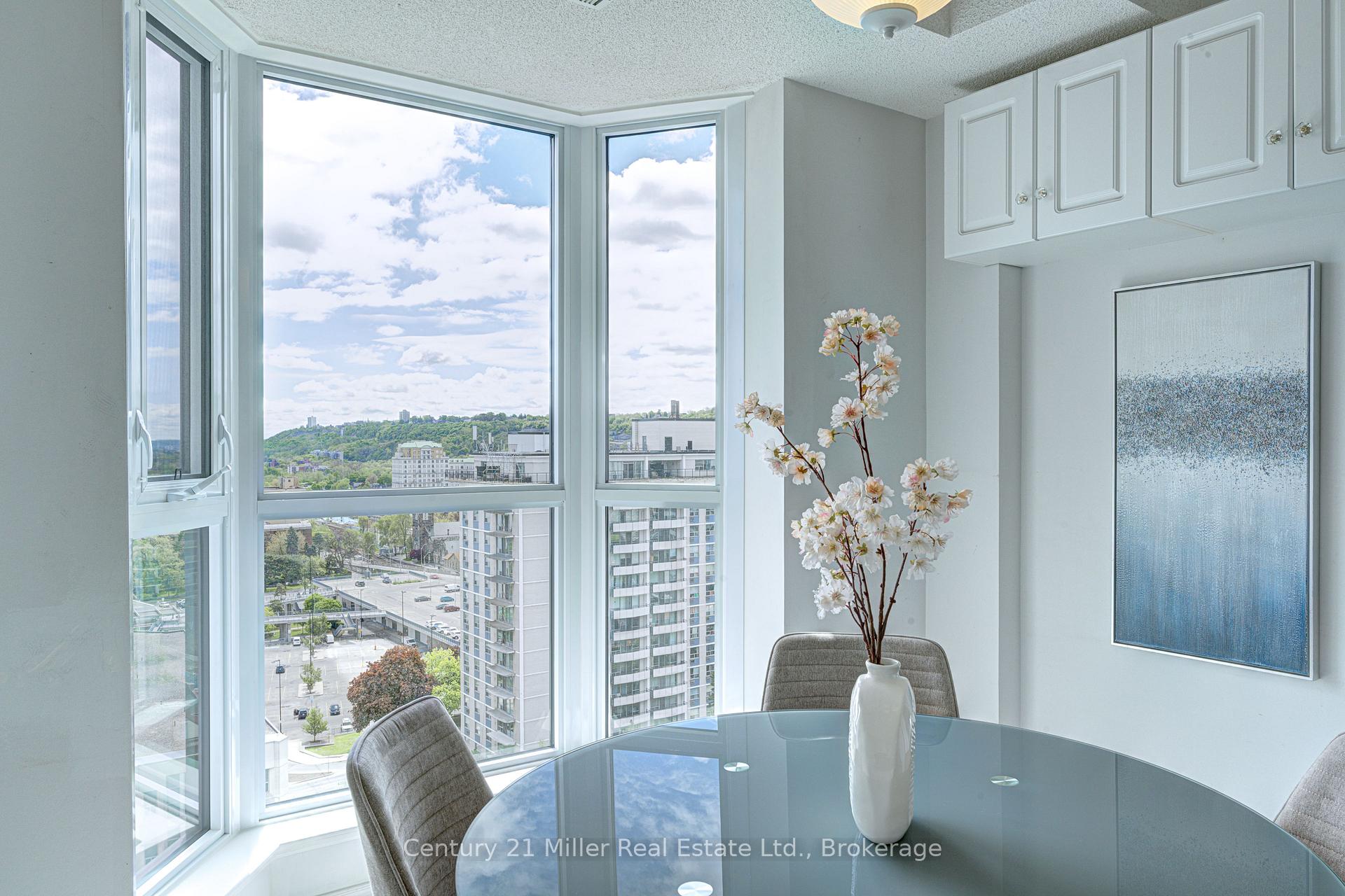 2 Bedrooms Condo at 67 Caroline, Hamilton For sale