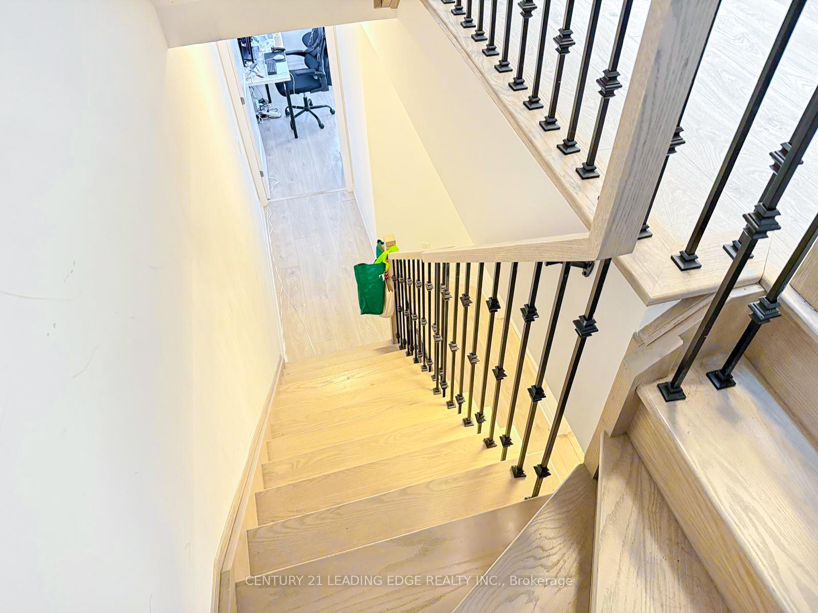 4 Bedrooms Condo at 1050 Portage,  Vaughan For sale
