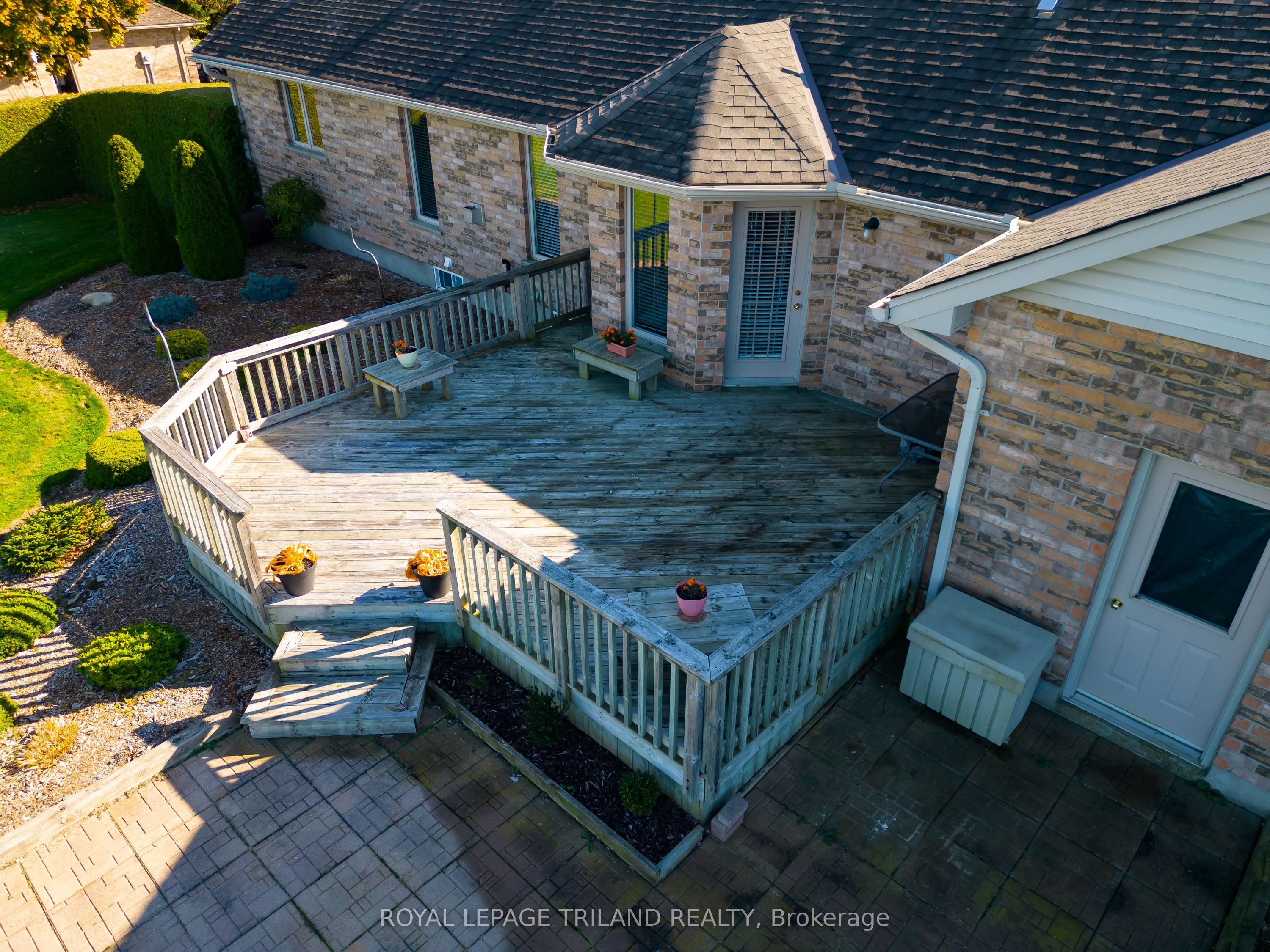 1104 Gladstone Drive, Thames Centre, ON N0L 1B0