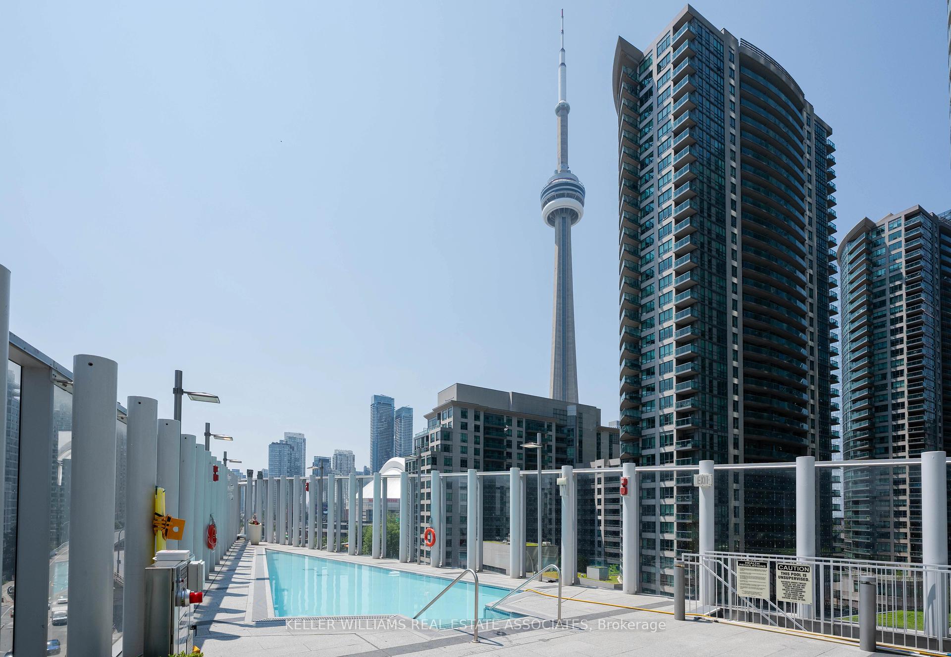 2 Bedrooms Condo at 10 York, Toronto For sale