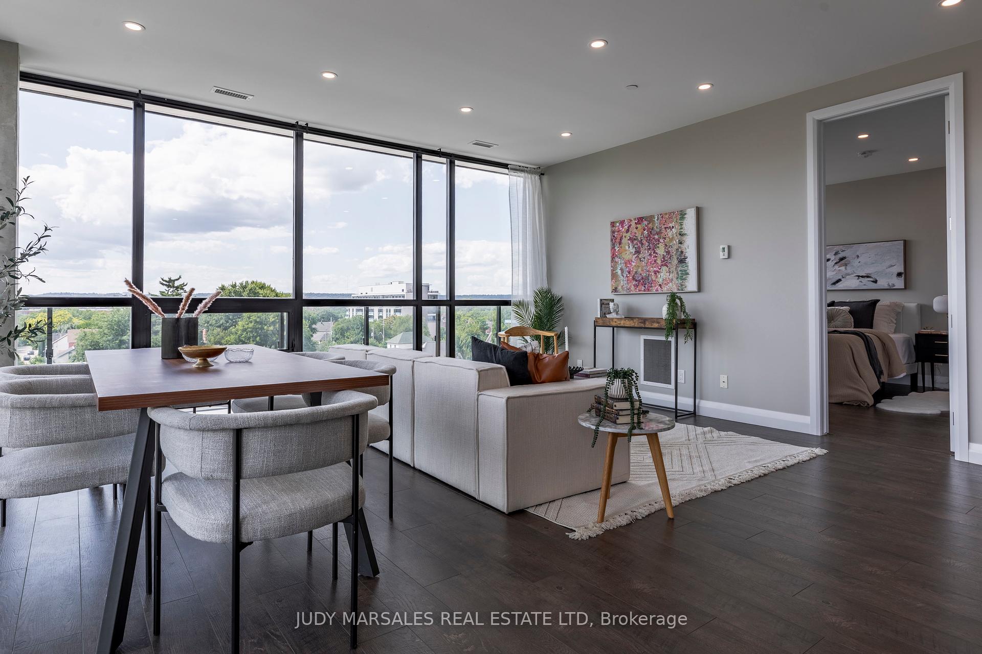2 Bedrooms Condo at 101 Locke,  Hamilton For sale