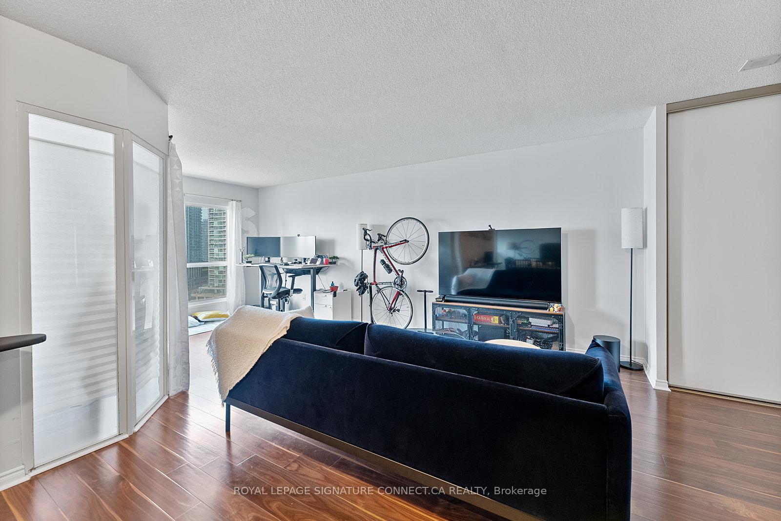 2 Bedrooms Condo at 25 The Esplanade, Toronto For sale
