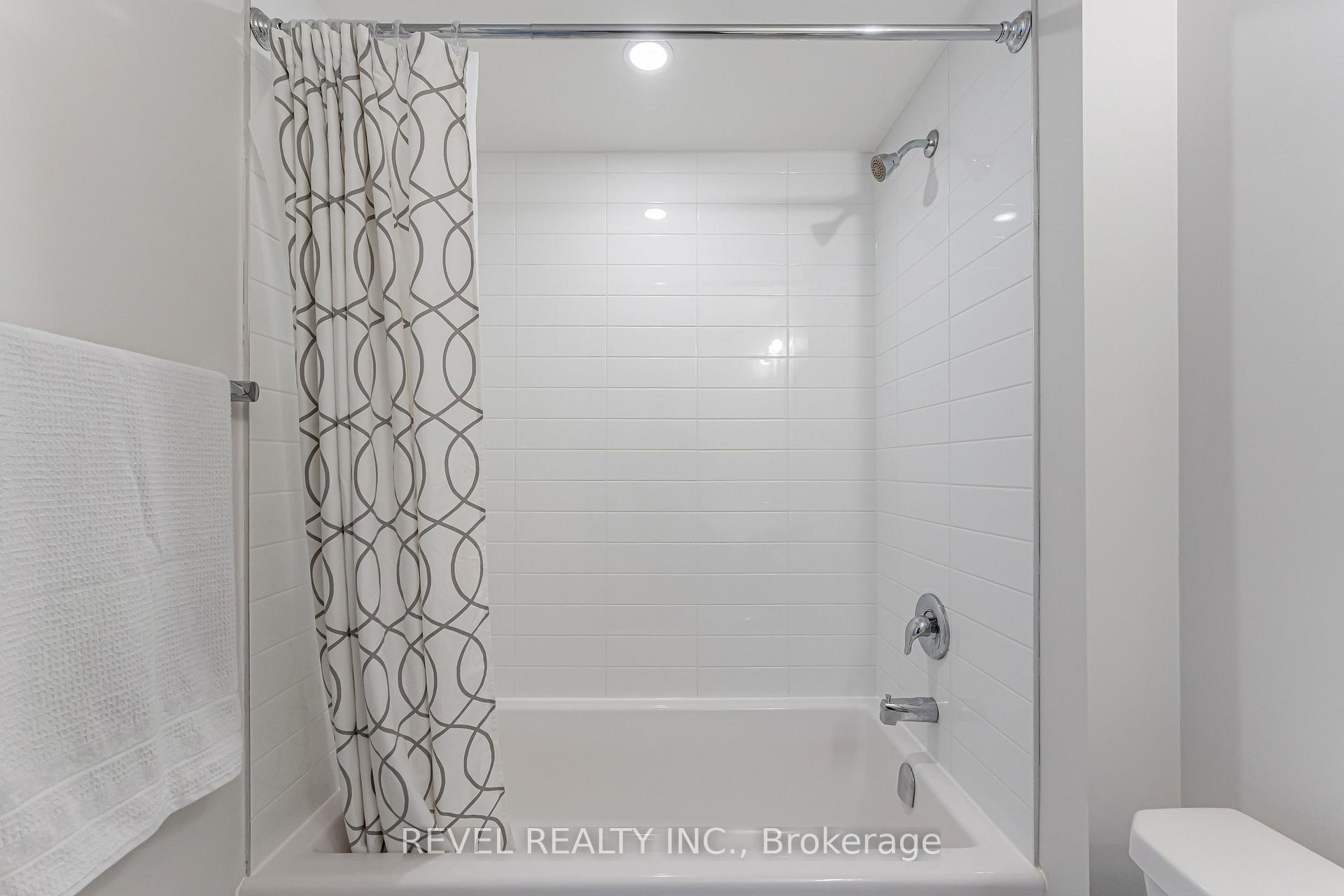 3 Bedrooms Condo at 288 Glover, Hamilton For sale