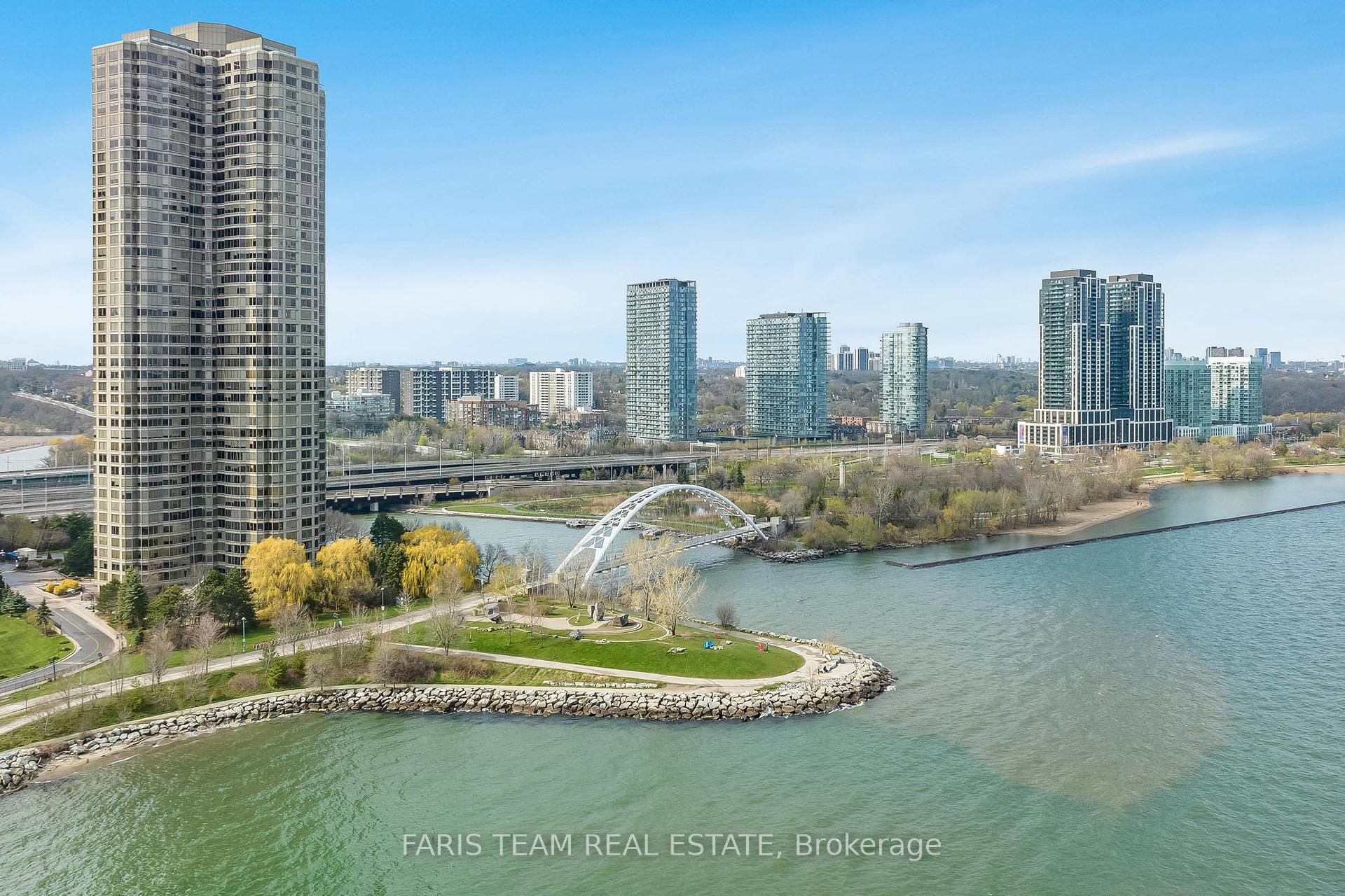 2 Bedrooms Condo at 88 Palace Pier,  Toronto For sale