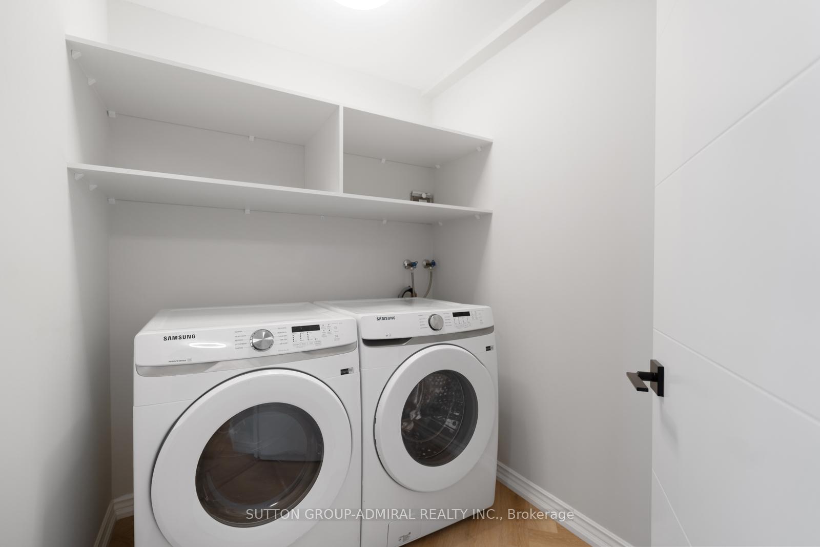 2 Bedrooms Condo at 7 Townsgate, Vaughan For sale