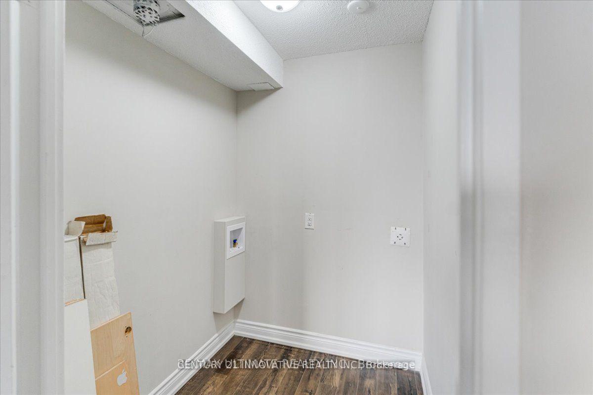 2 Bedrooms Condo at 100 Wingarden, Toronto For sale
