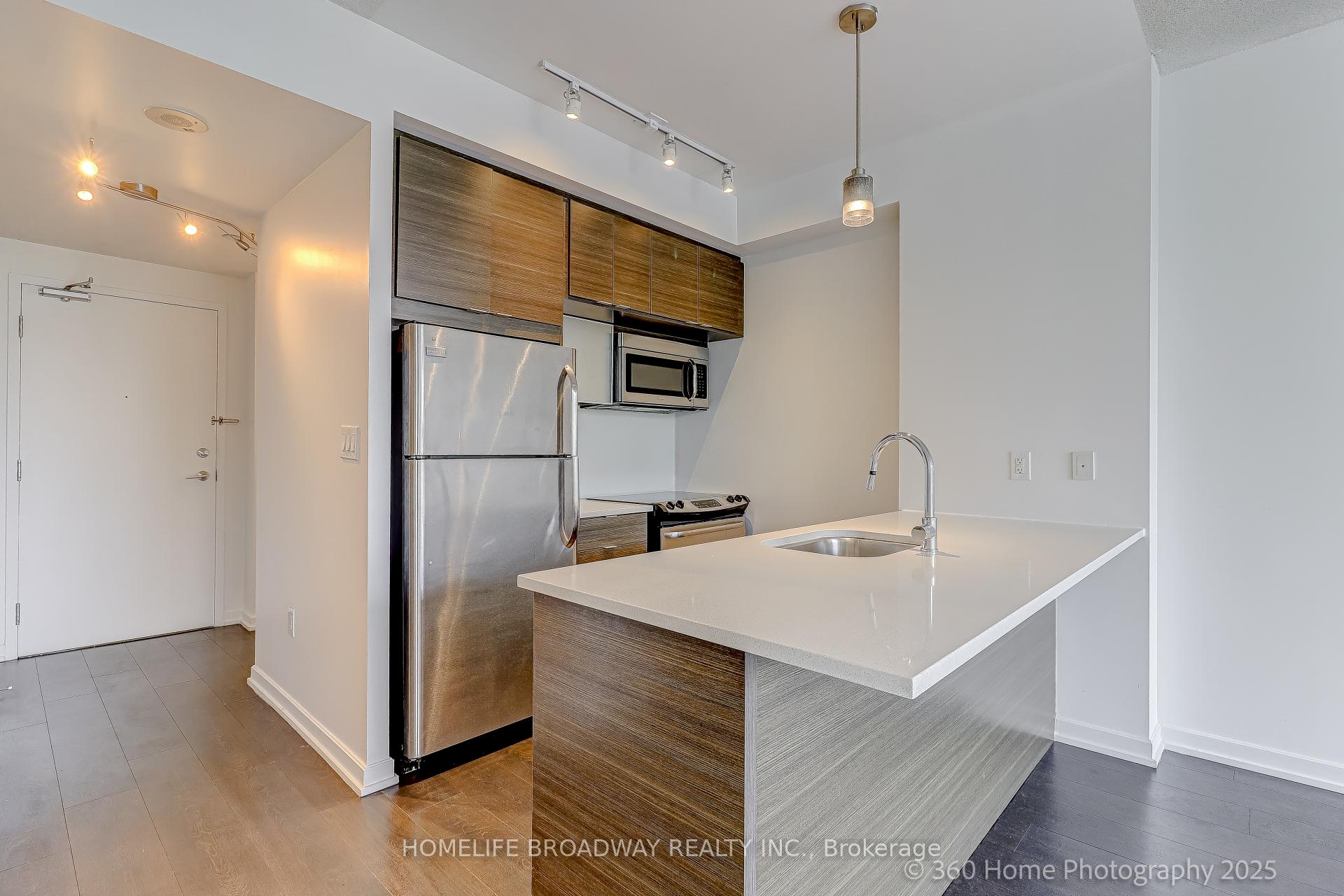2 Bedrooms Condo at 62 Forest Manor, Toronto For sale
