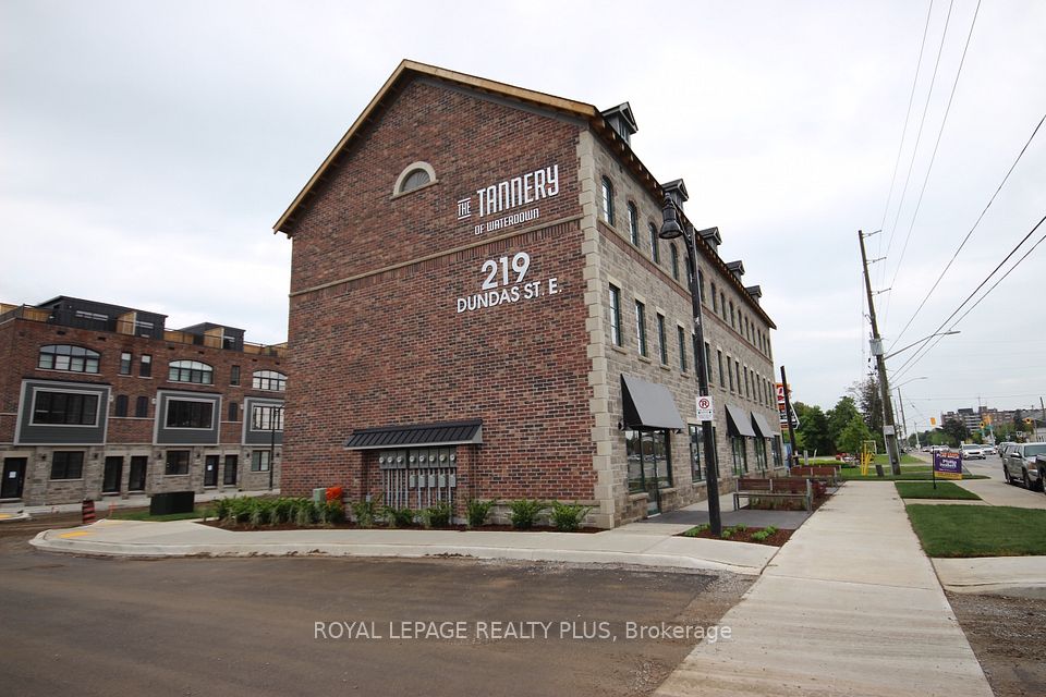 219 Dundas
