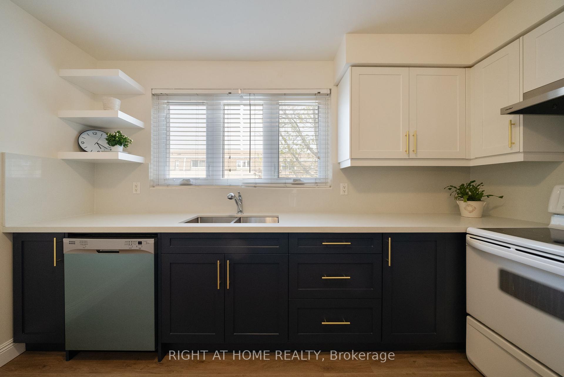 3 Bedrooms Condo at 121 Centennial, Toronto For sale