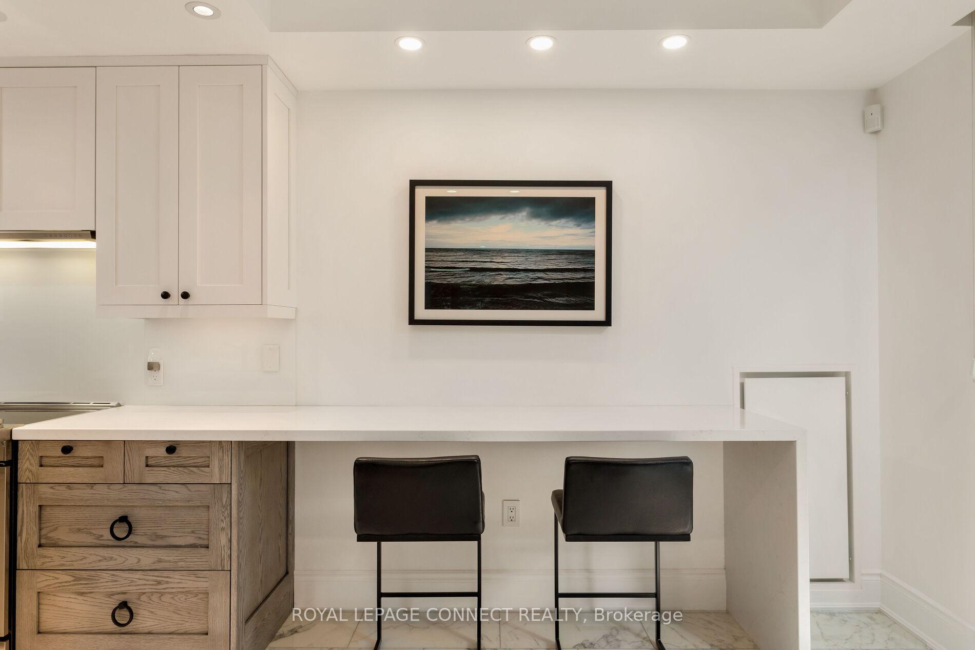 3 Bedrooms Condo at 12 Old Mill,  Toronto For sale