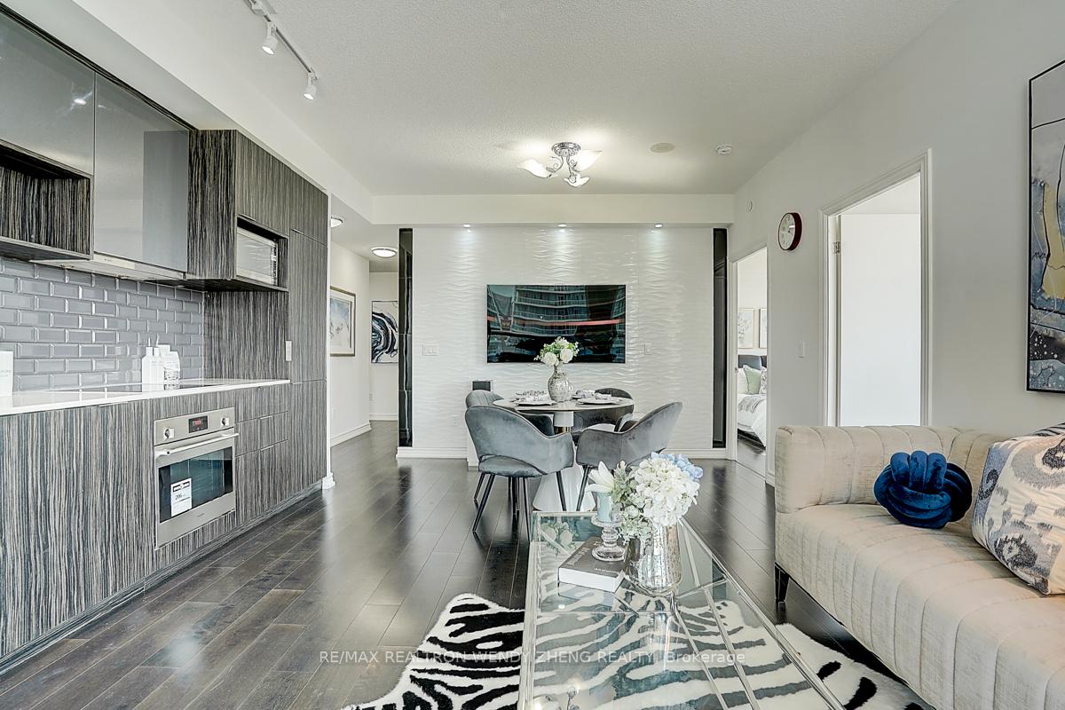 2 Bedrooms Condo at 52 Forest Manor, Toronto For sale