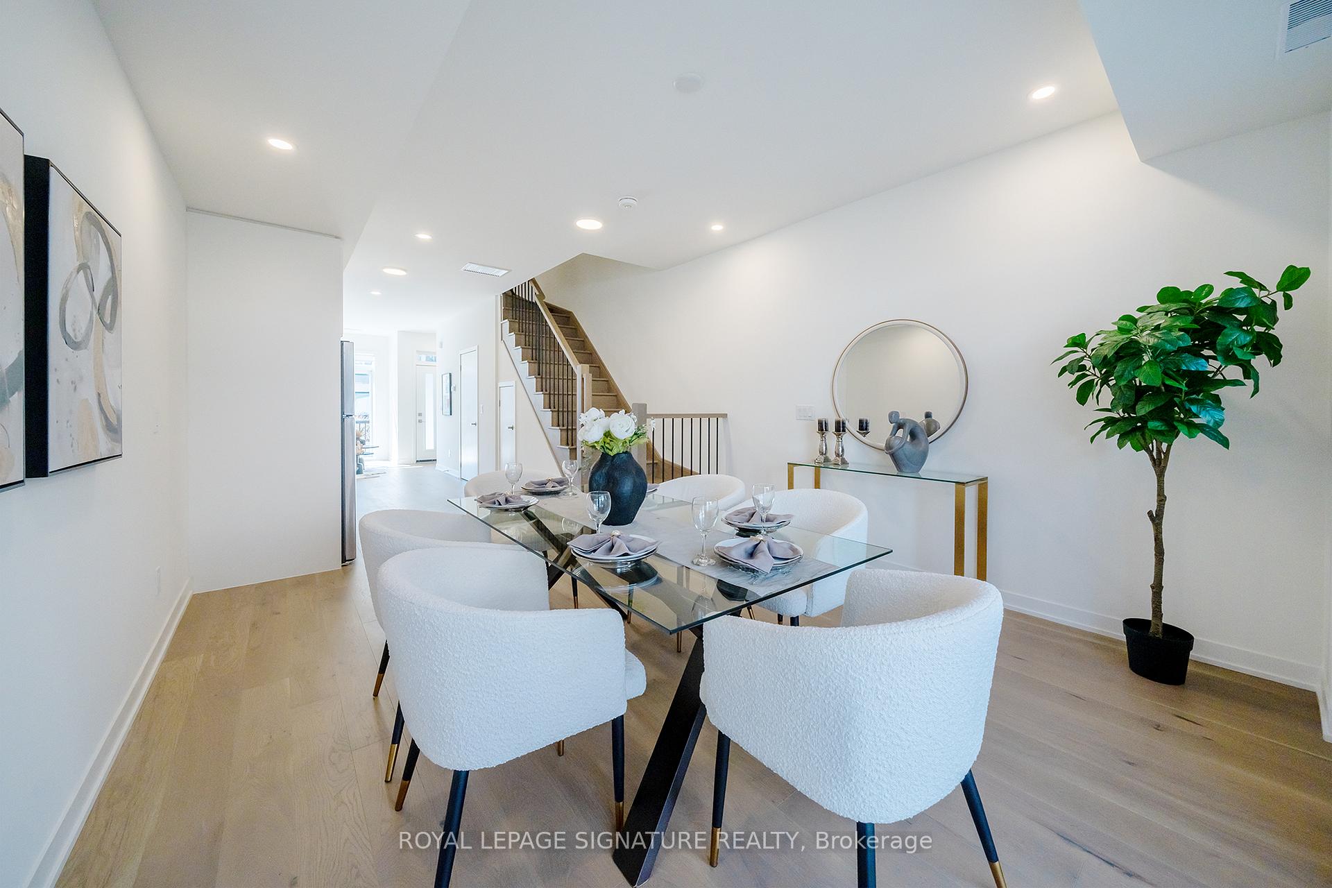 3 Bedrooms Condo at 110 Canon Jackson, Toronto For sale