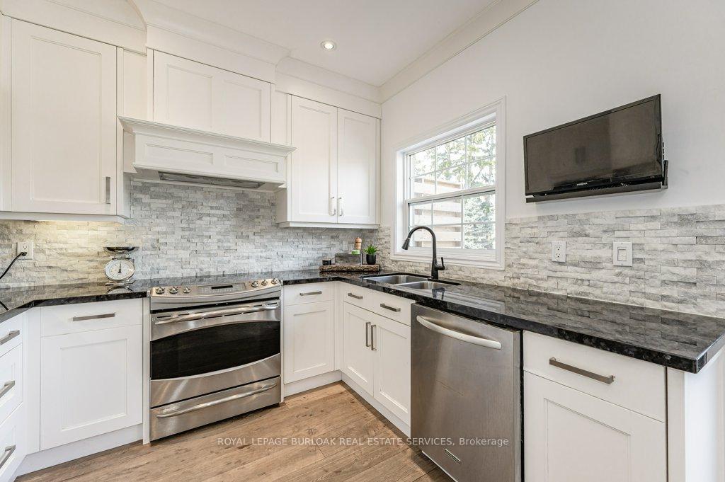 2 Bedrooms Condo at 1061 North Shore, Burlington For sale