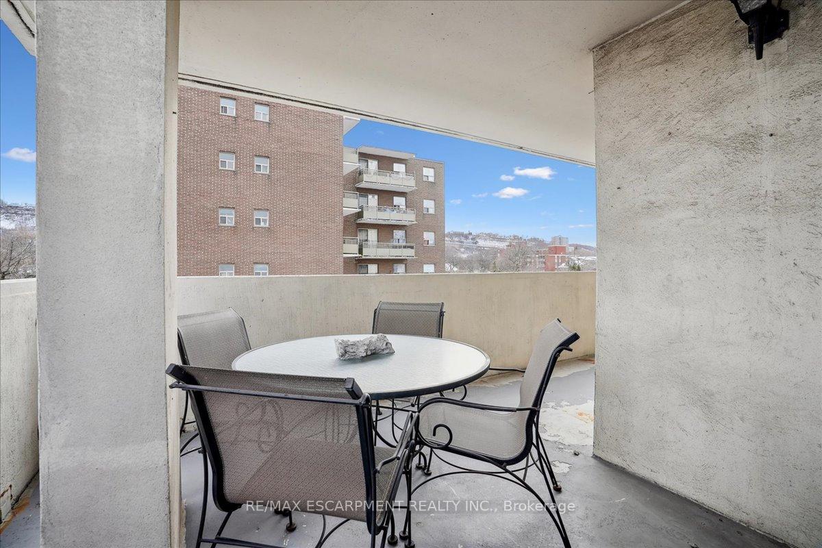 2 Bedrooms Condo at 432 Main,  Hamilton For sale
