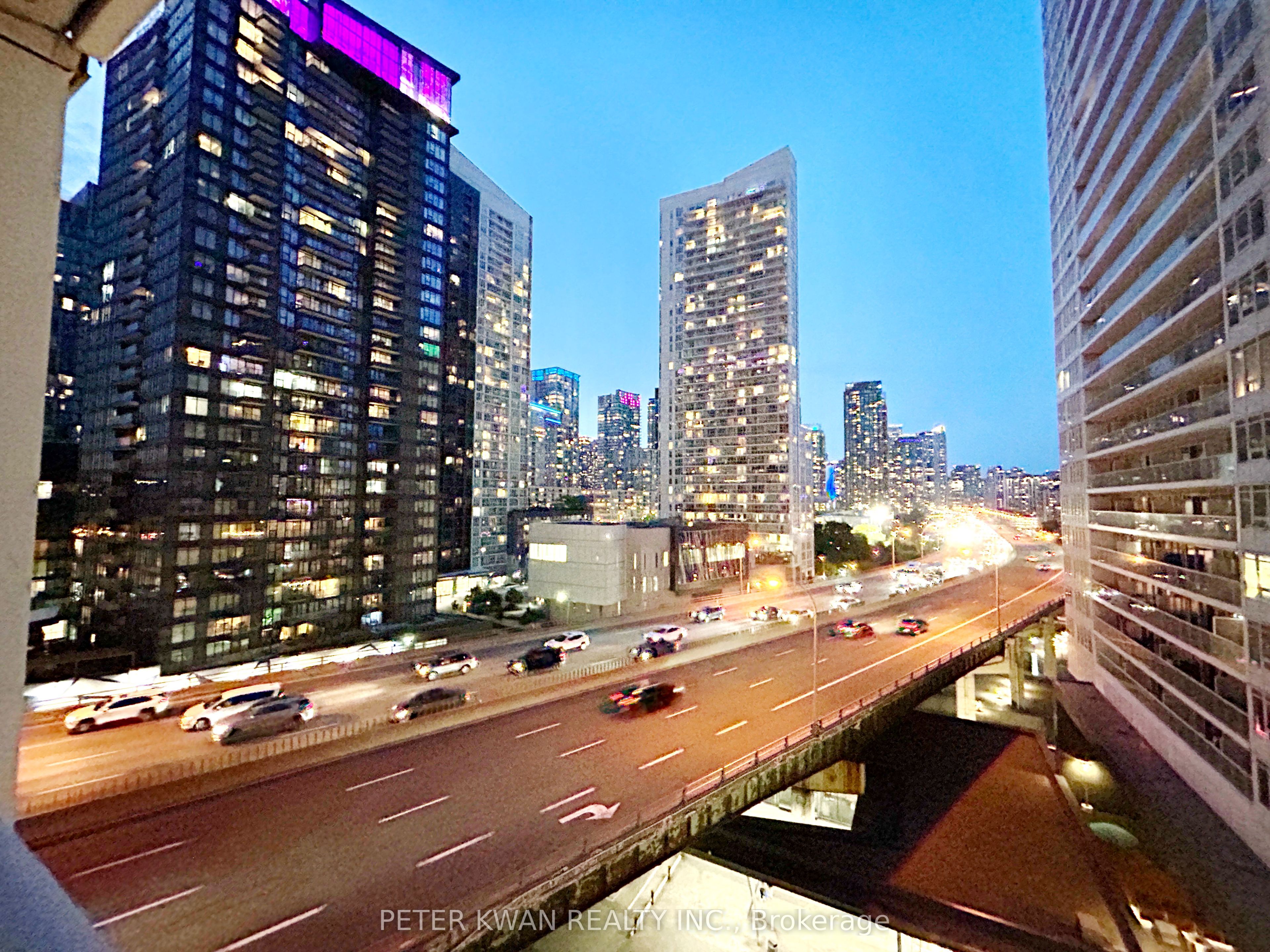 19 Bathurst Street, #1007