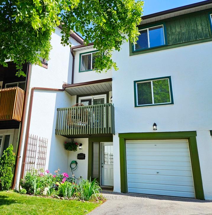 4 Bedrooms Condo at 2651 Aquitaine, Mississauga For sale