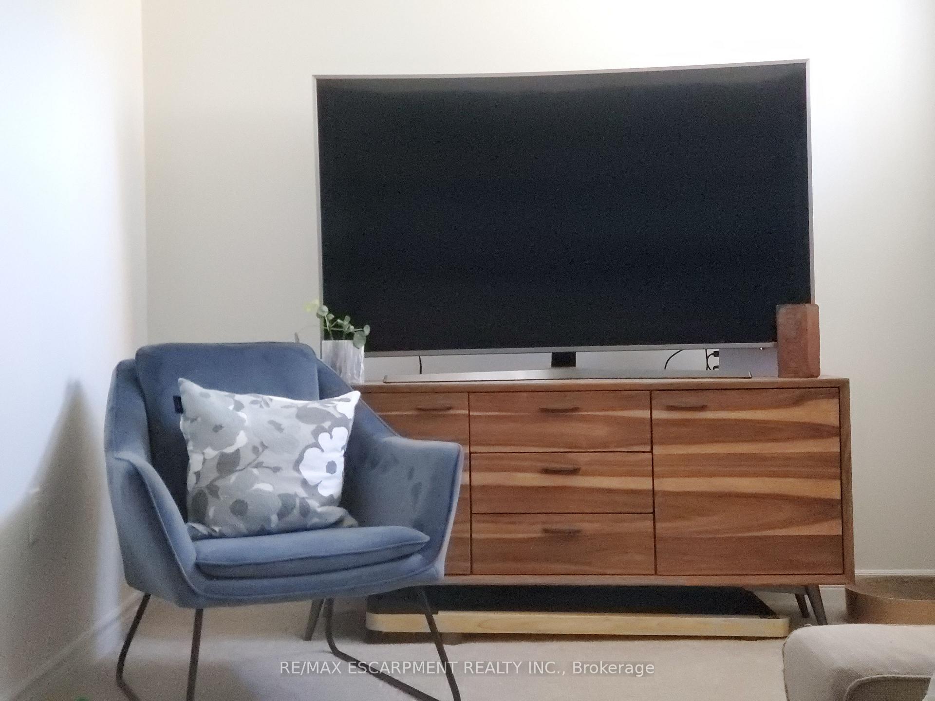 3 Bedrooms Condo at 305 Garner, Hamilton For sale